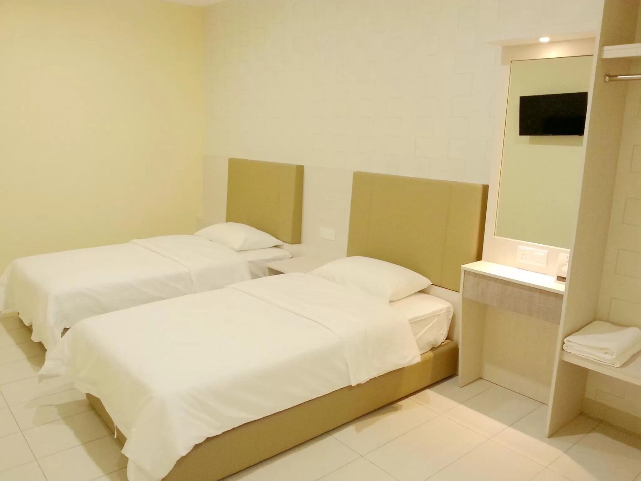 Photo of the whole room, Bed in RG Grand Hotel