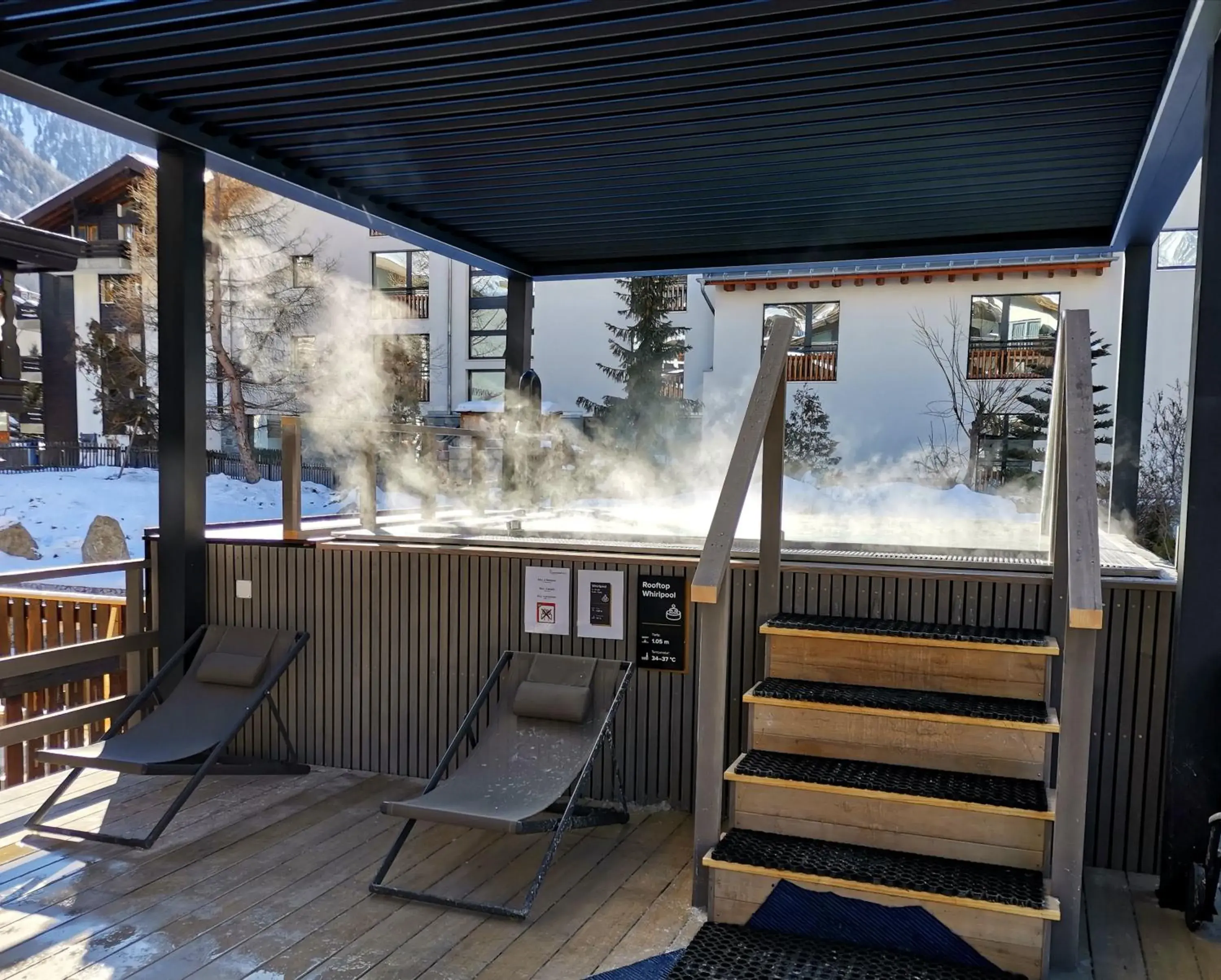 Hot Tub in Zermatt Budget Rooms