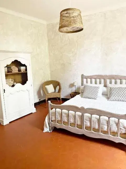 Bed in Bed & Breakfast Chambres d'hôtes COTTAGE BELLEVUE