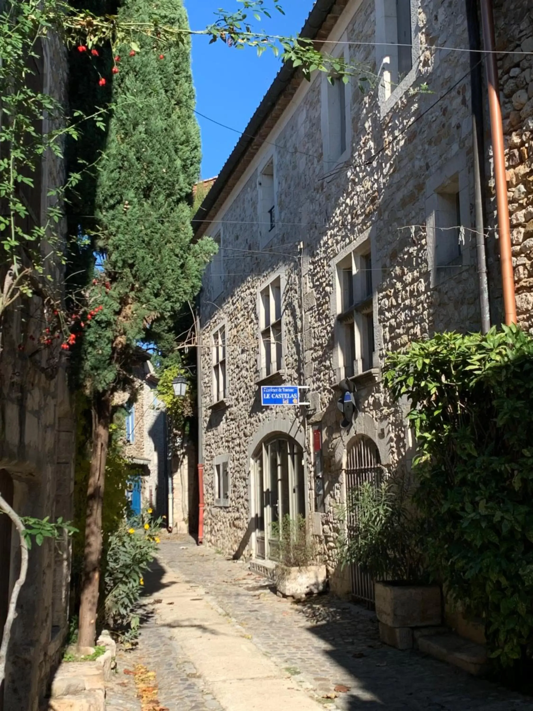 Facade/entrance, Property Building in Le Castélas