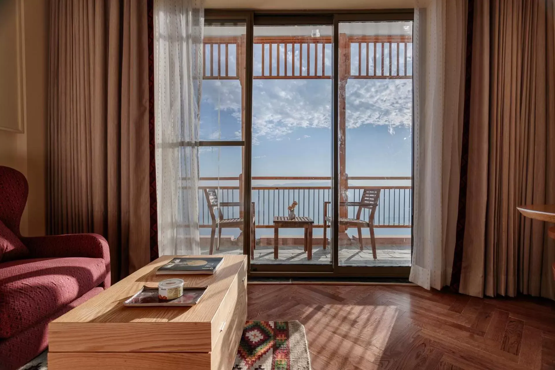 Bedroom, Seating Area in Taj Theog Resort & Spa Shimla
