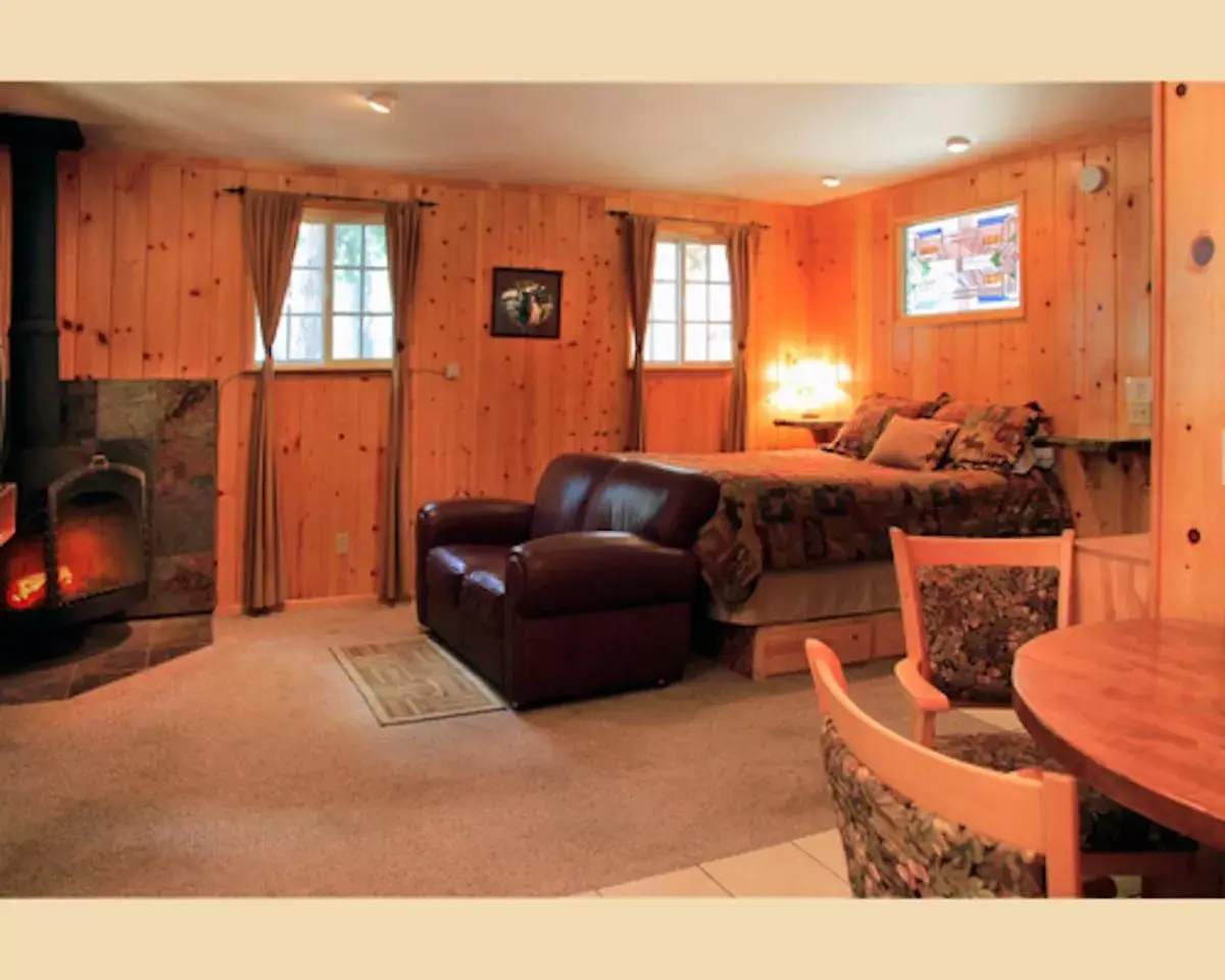 Seating Area in Silver Pines Lodge