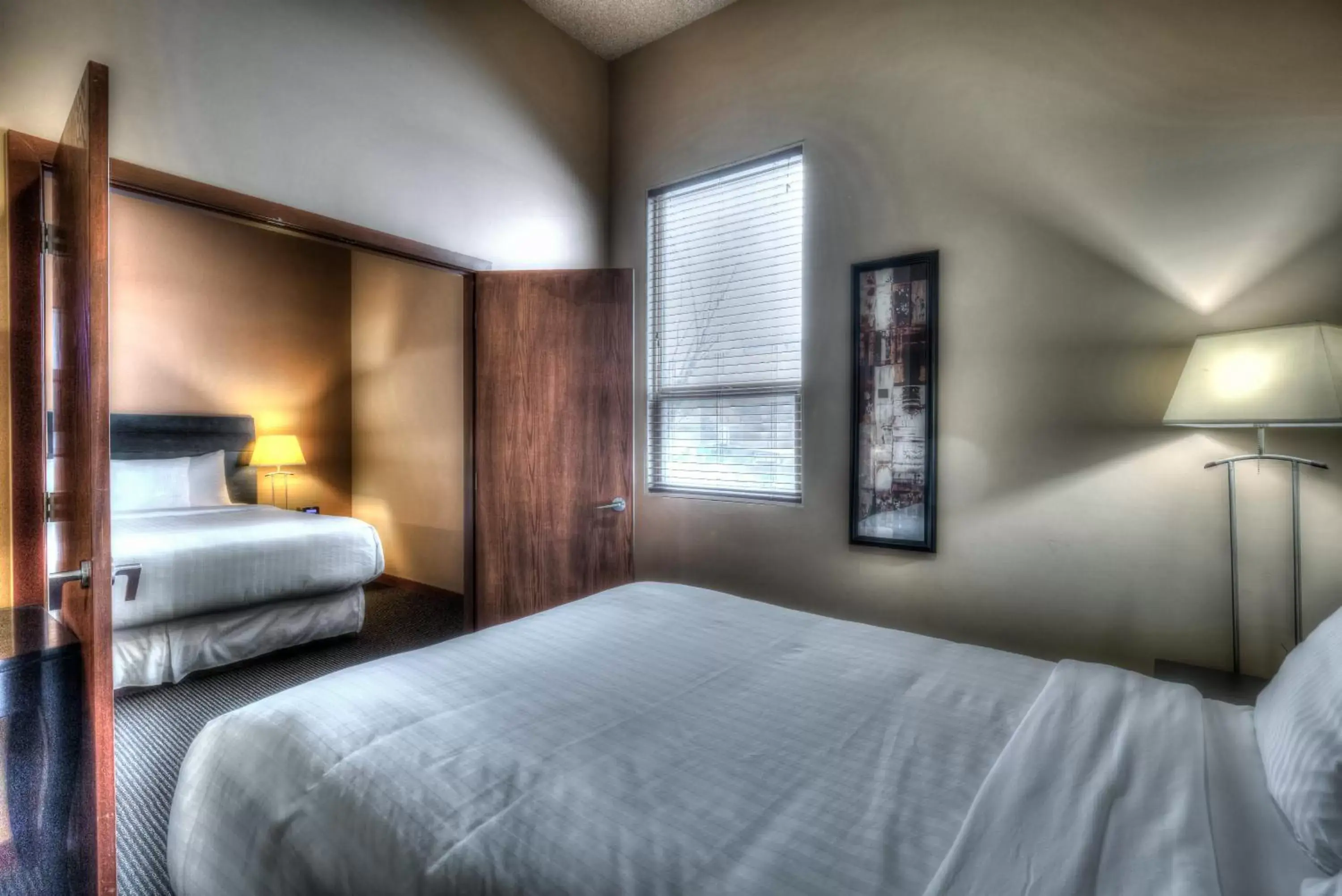 Bed in Podollan Inn & Spa - Grande Prairie