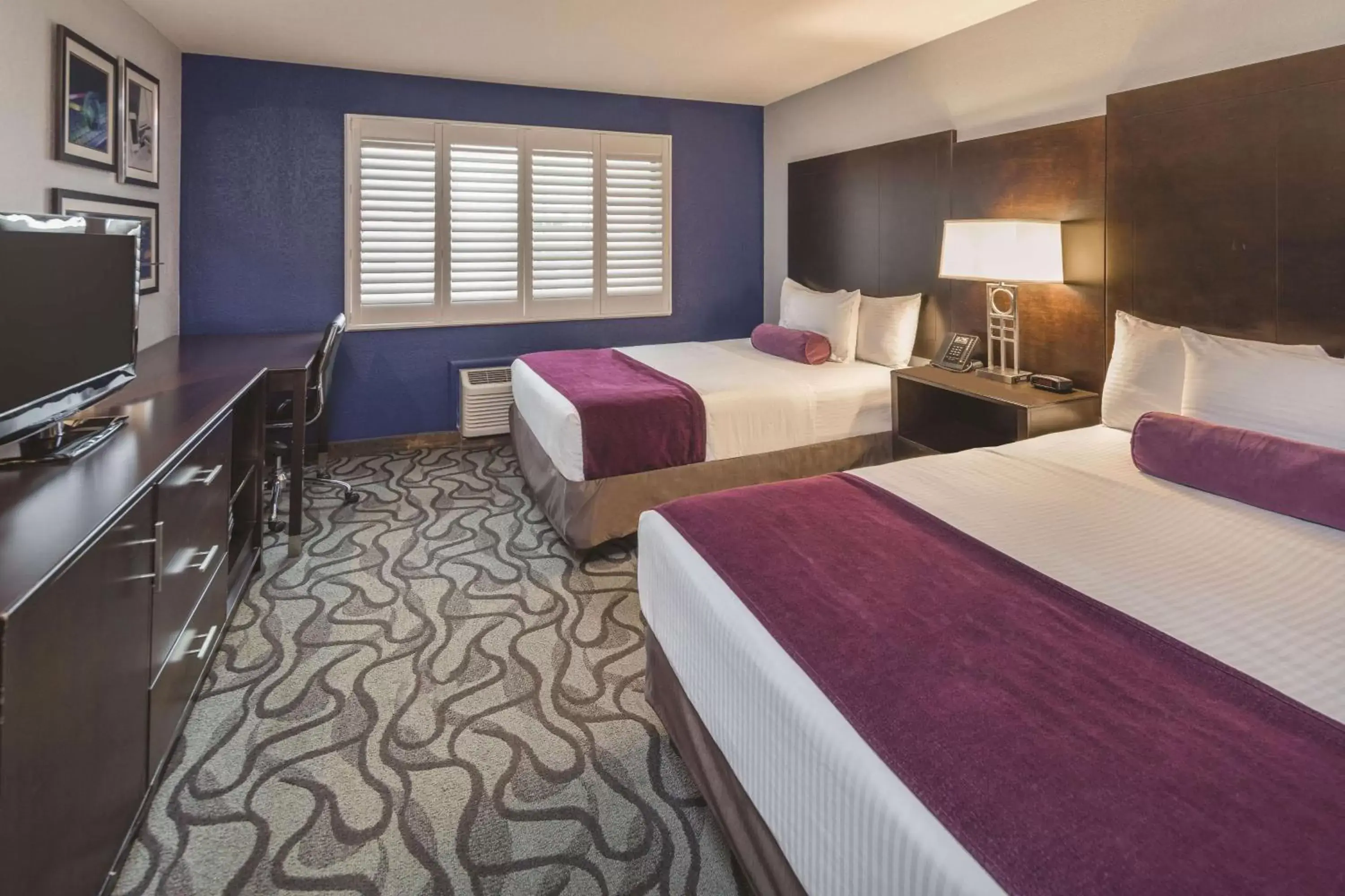 Photo of the whole room, Bed in La Quinta by Wyndham San Jose Airport