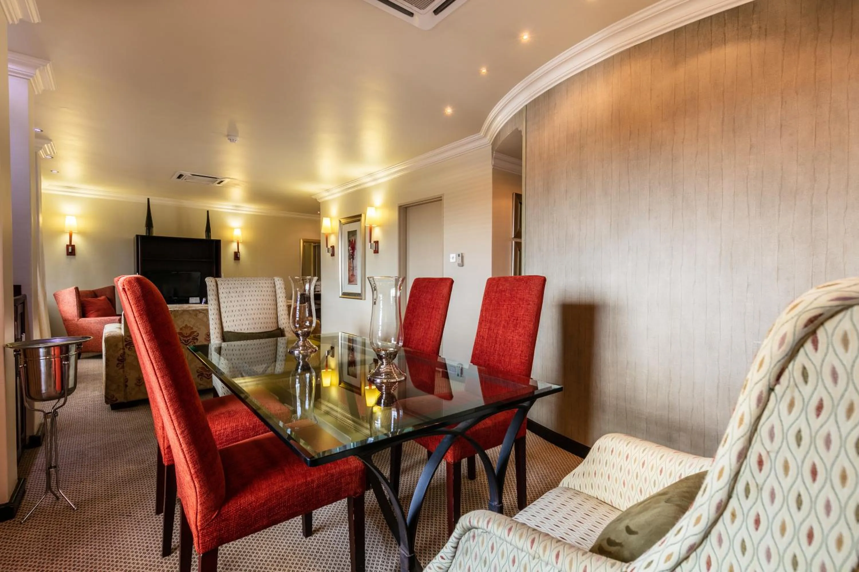 Dining area in Cresta President Hotel