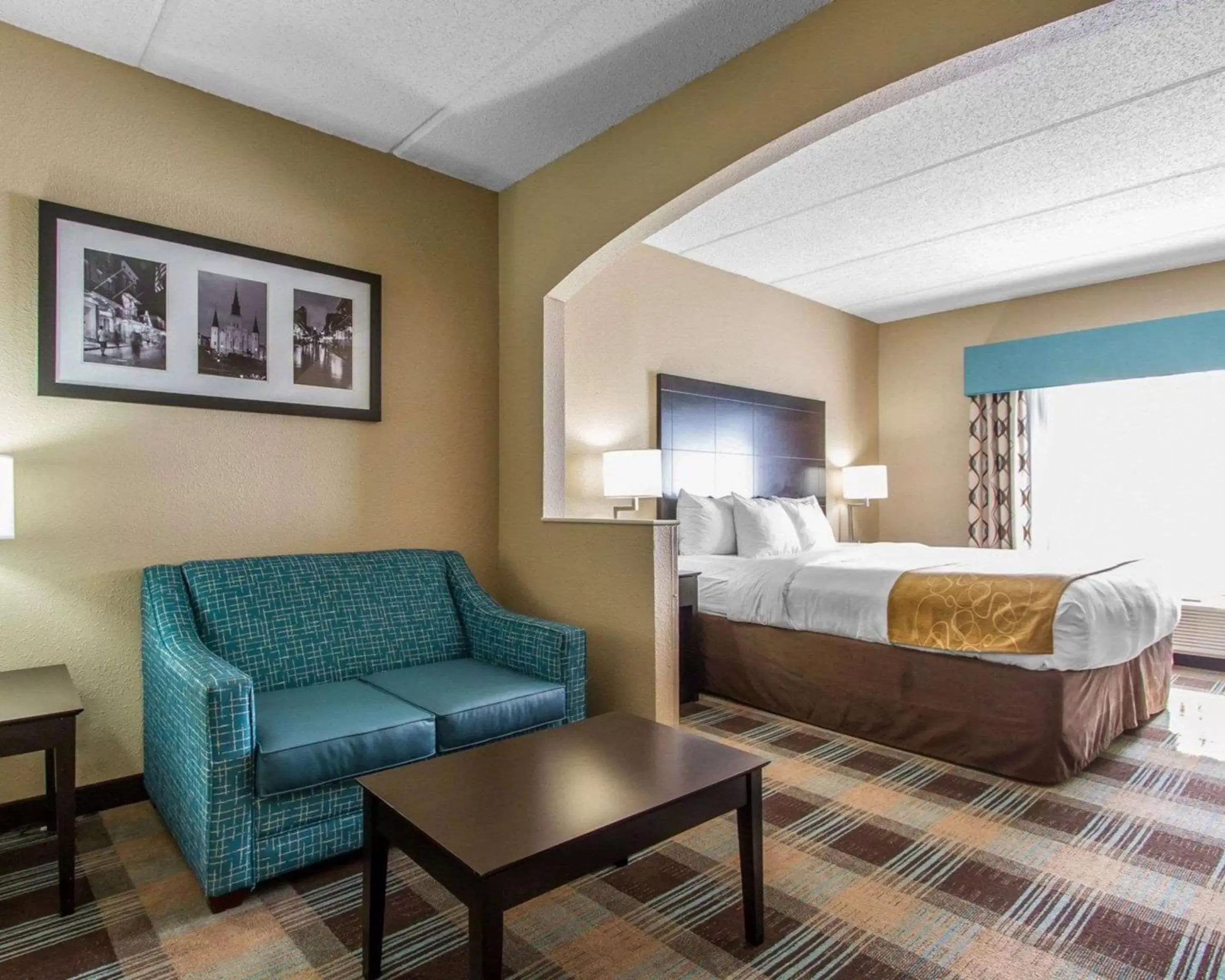 Photo of the whole room in Comfort Suites Kenner