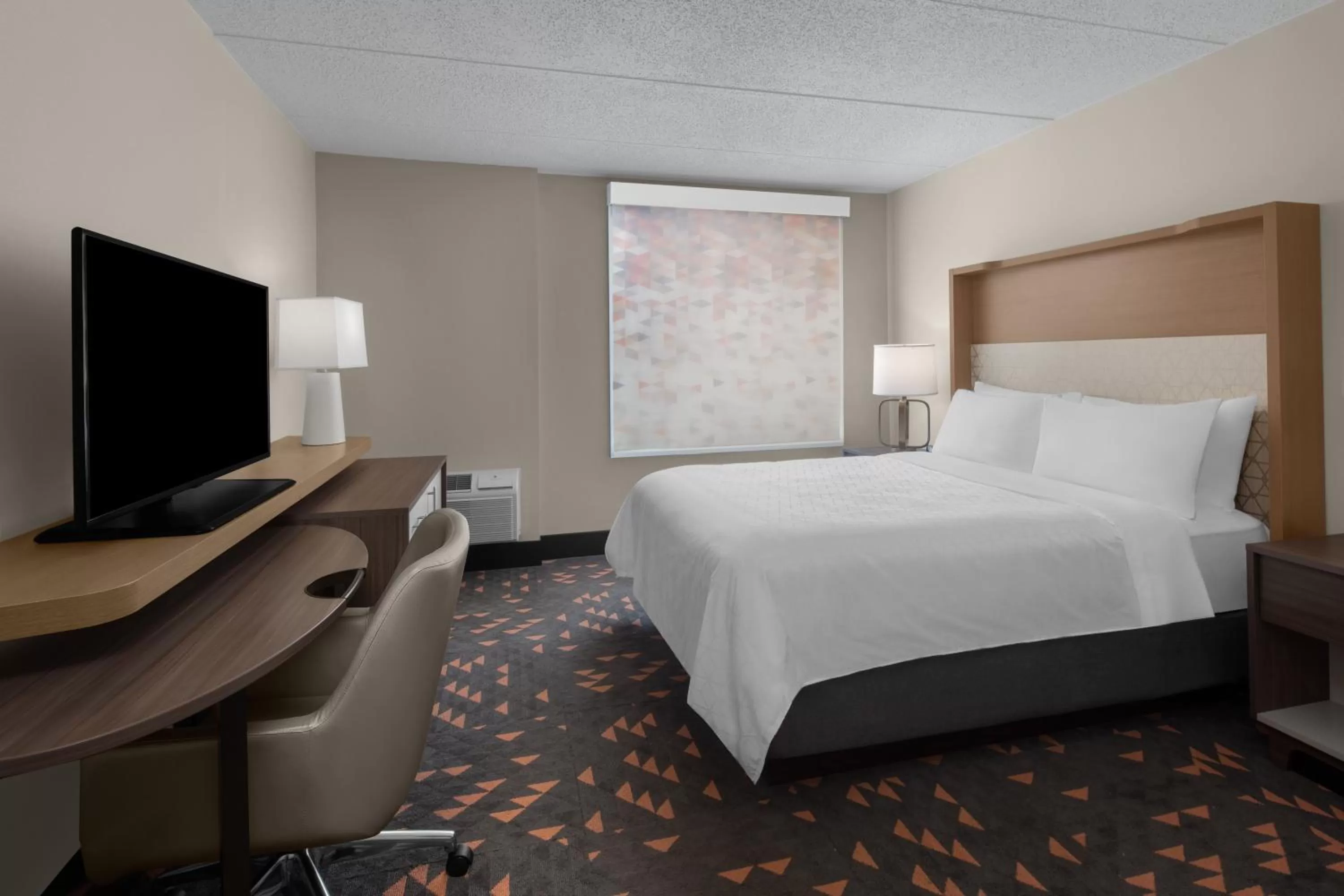 Photo of the whole room, Bed in Holiday Inn Hasbrouck Heights-Meadowlands by IHG