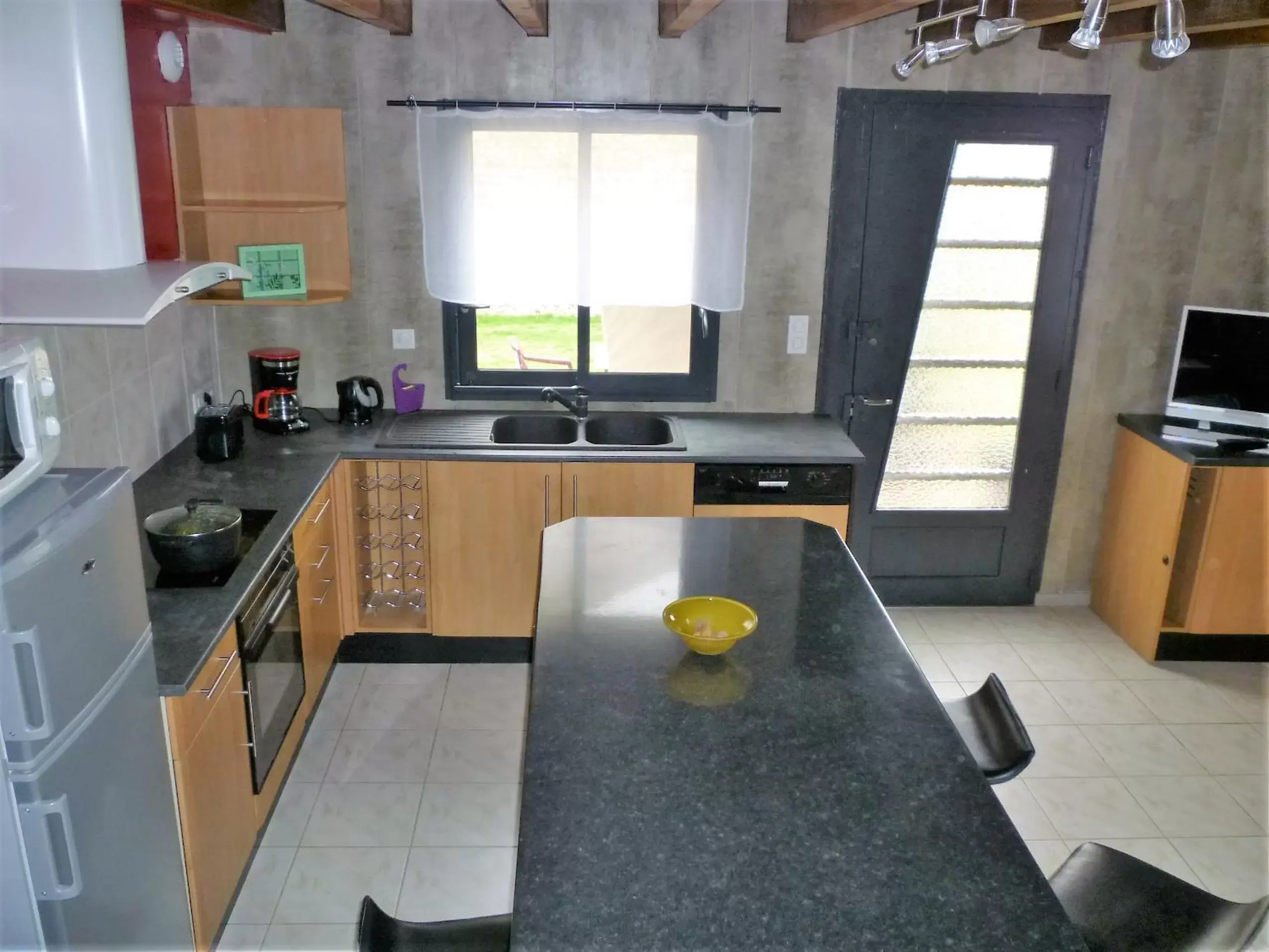 Dining area, Kitchen/Kitchenette in La SERPAUDERIE