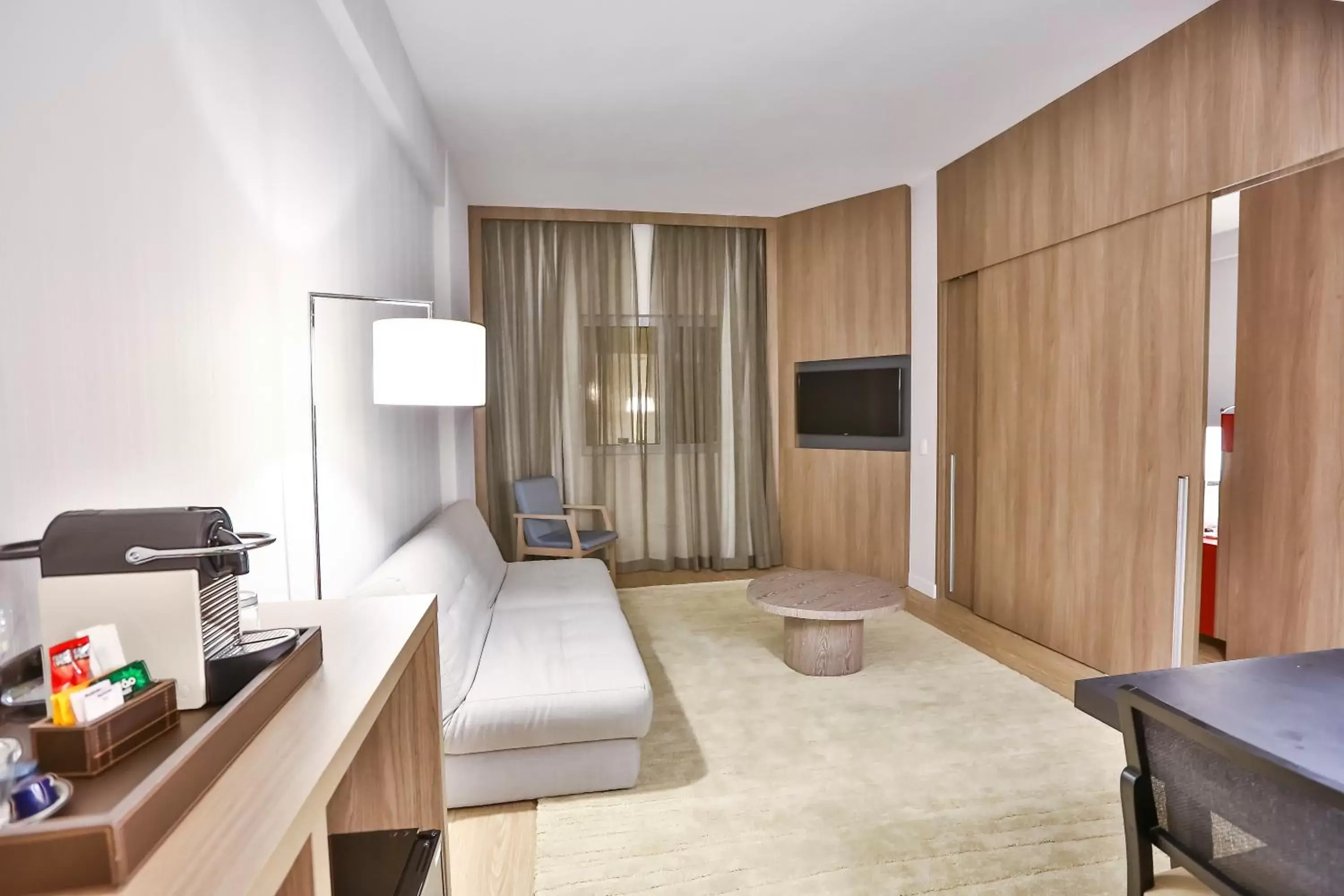 Living room, TV/Entertainment Center in Hilton Garden Inn Santo Andre