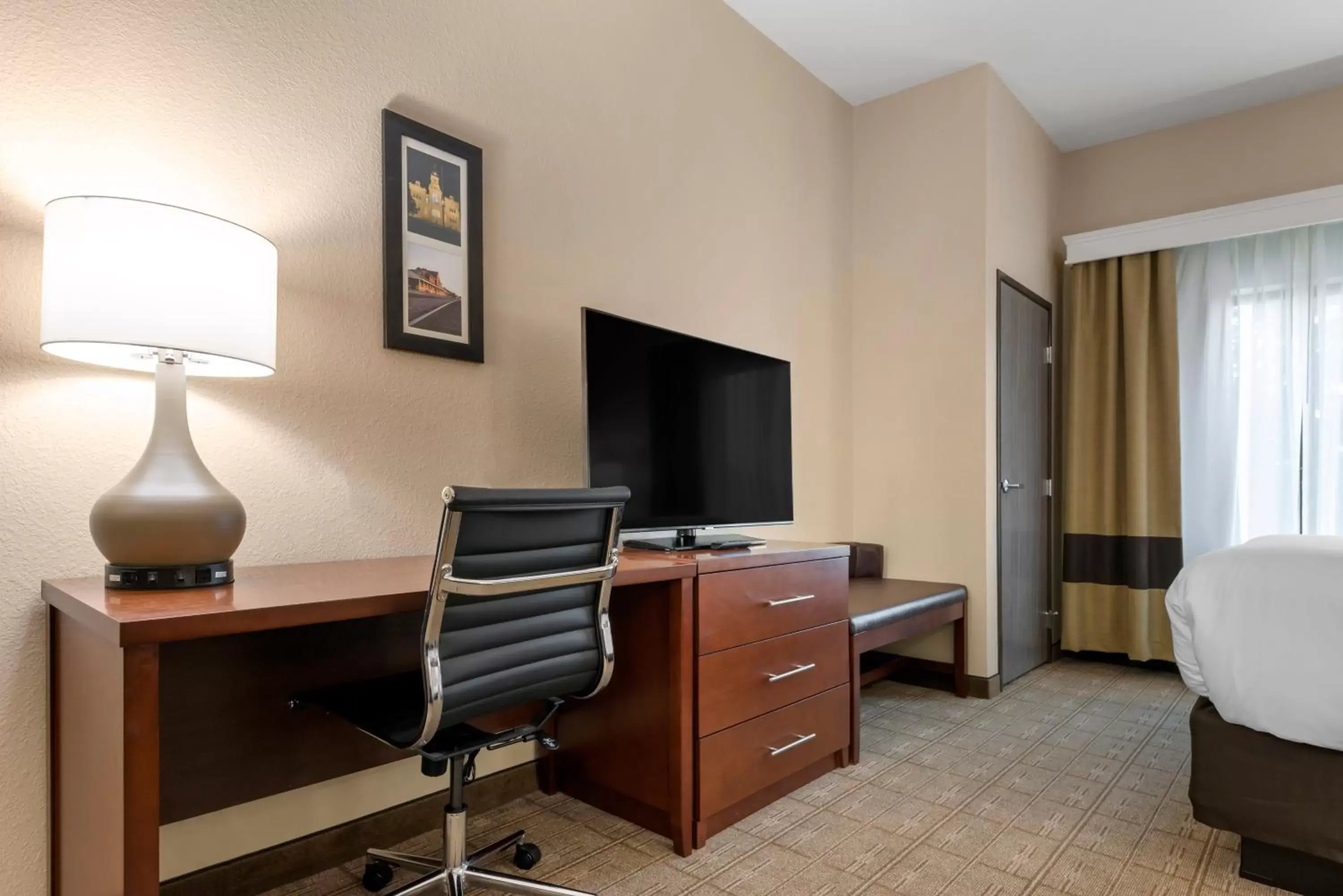 TV and multimedia, TV/Entertainment Center in Comfort Inn & Suites