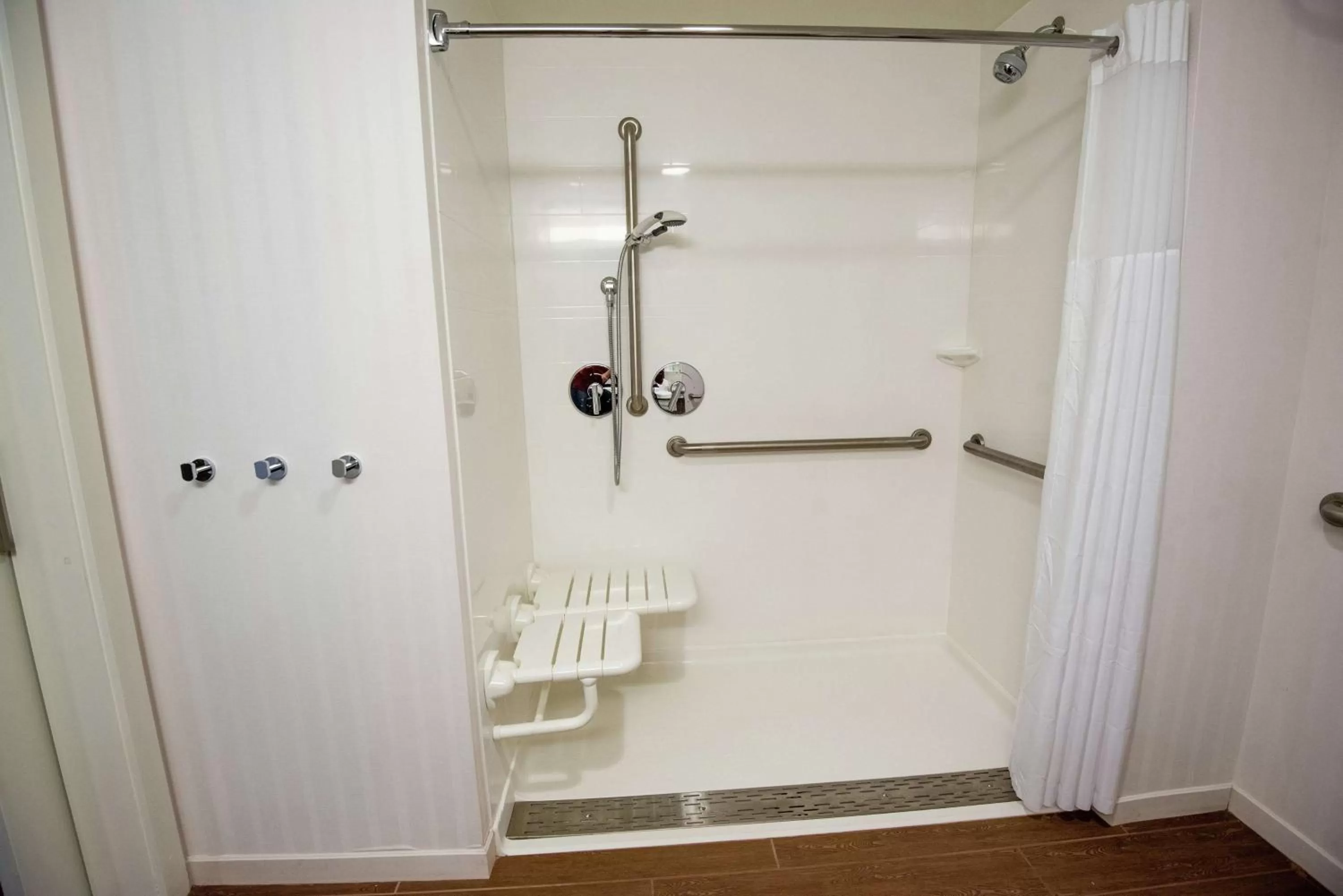 Bathroom in Hampton Inn & Suites Manchester, Vt