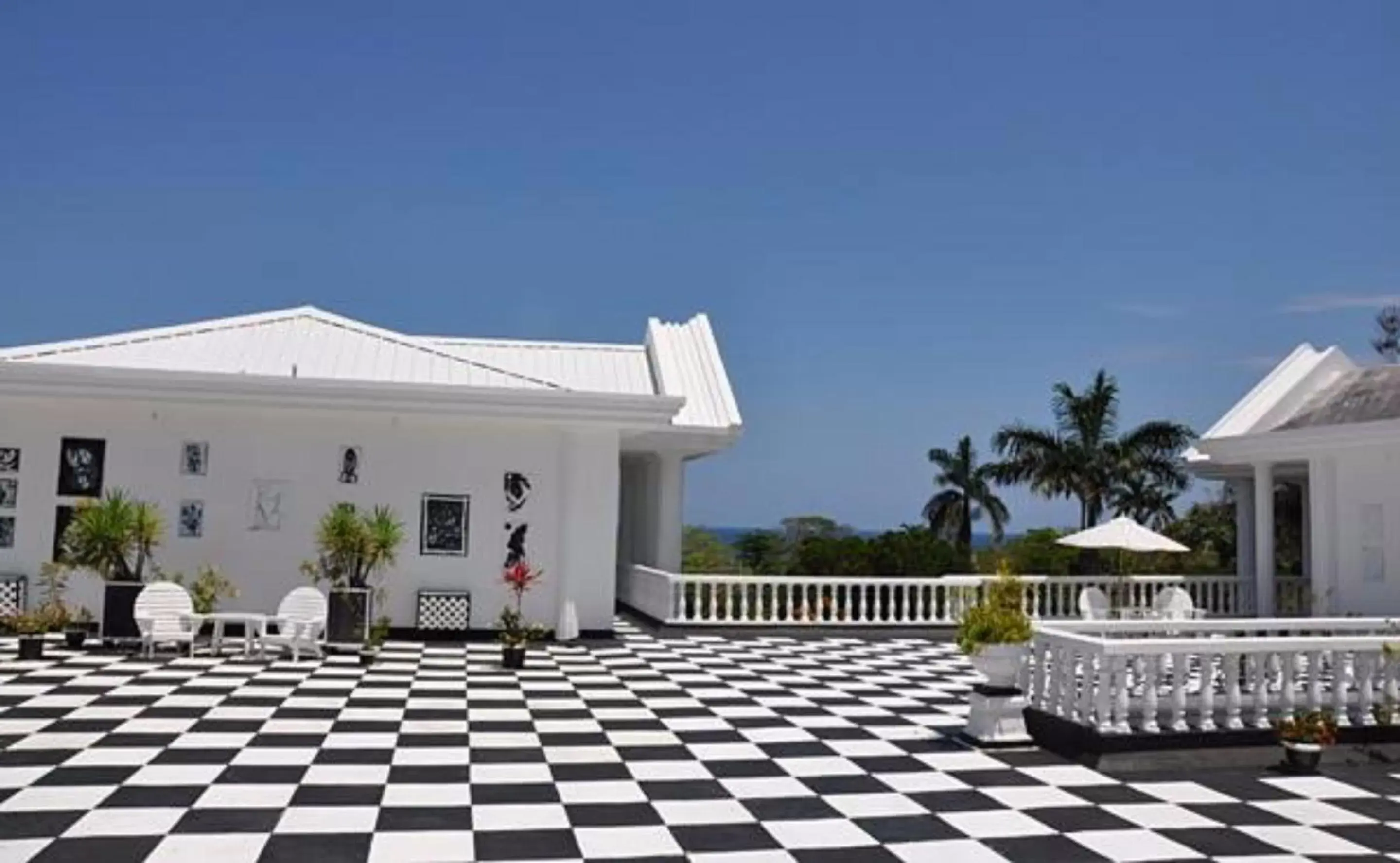 Patio, Property Building in Jamaica Palace Hotel