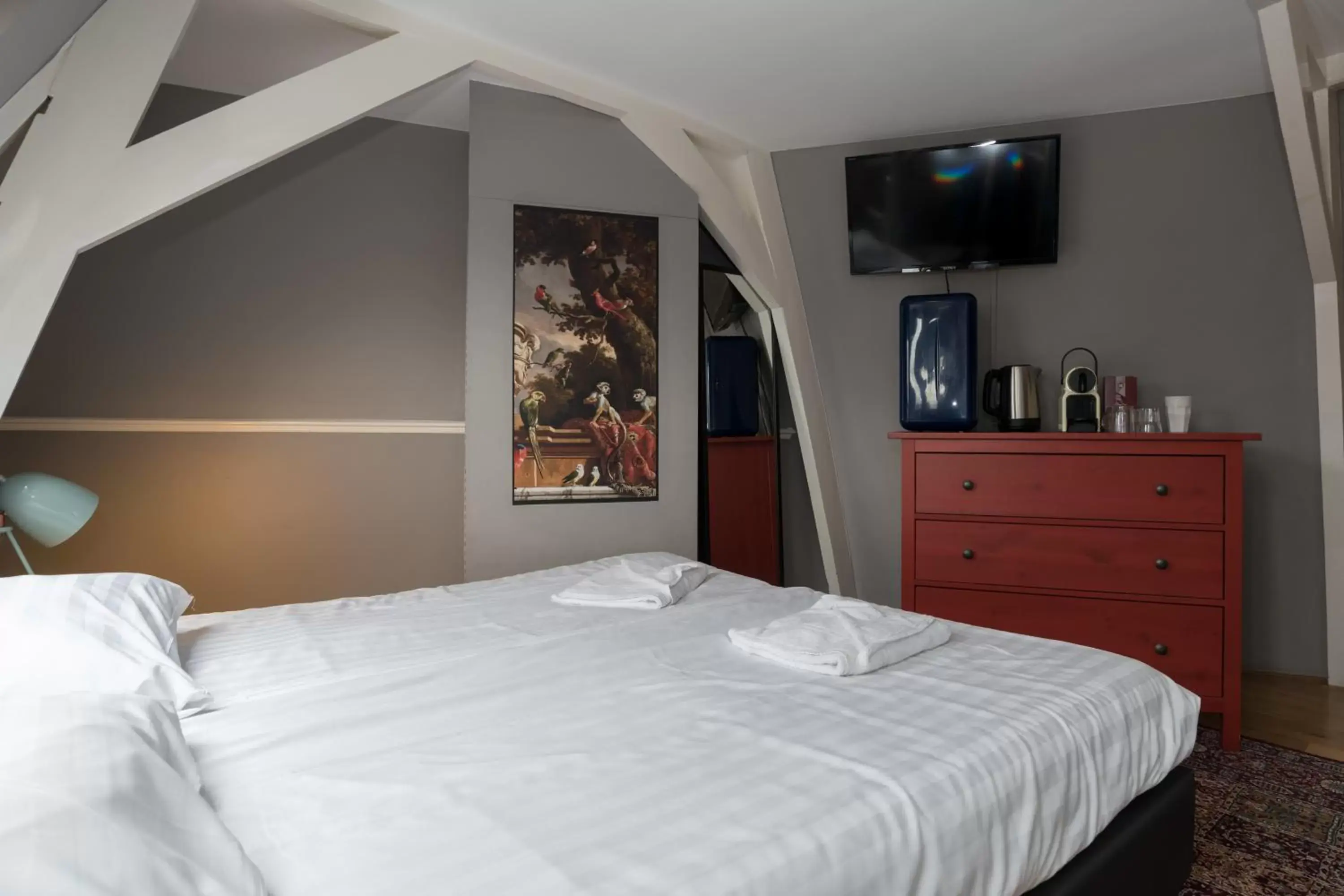 Bed in Westerpark Suites