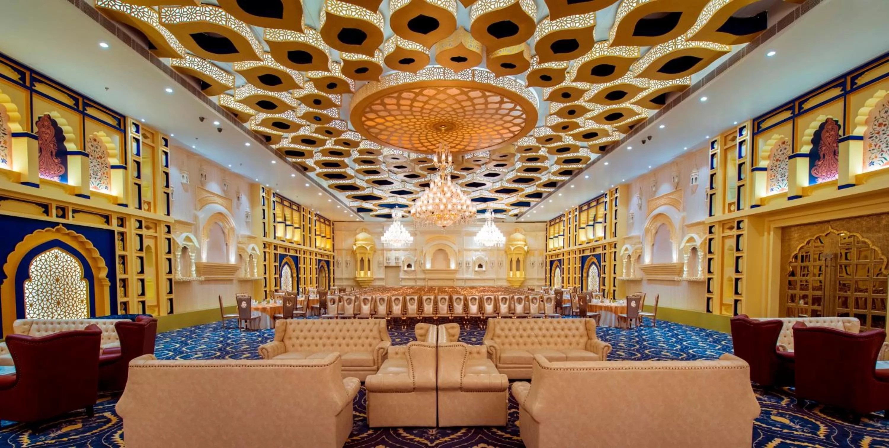 Nightclub / DJ in Radisson Blu Udaipur Palace Resort & Spa