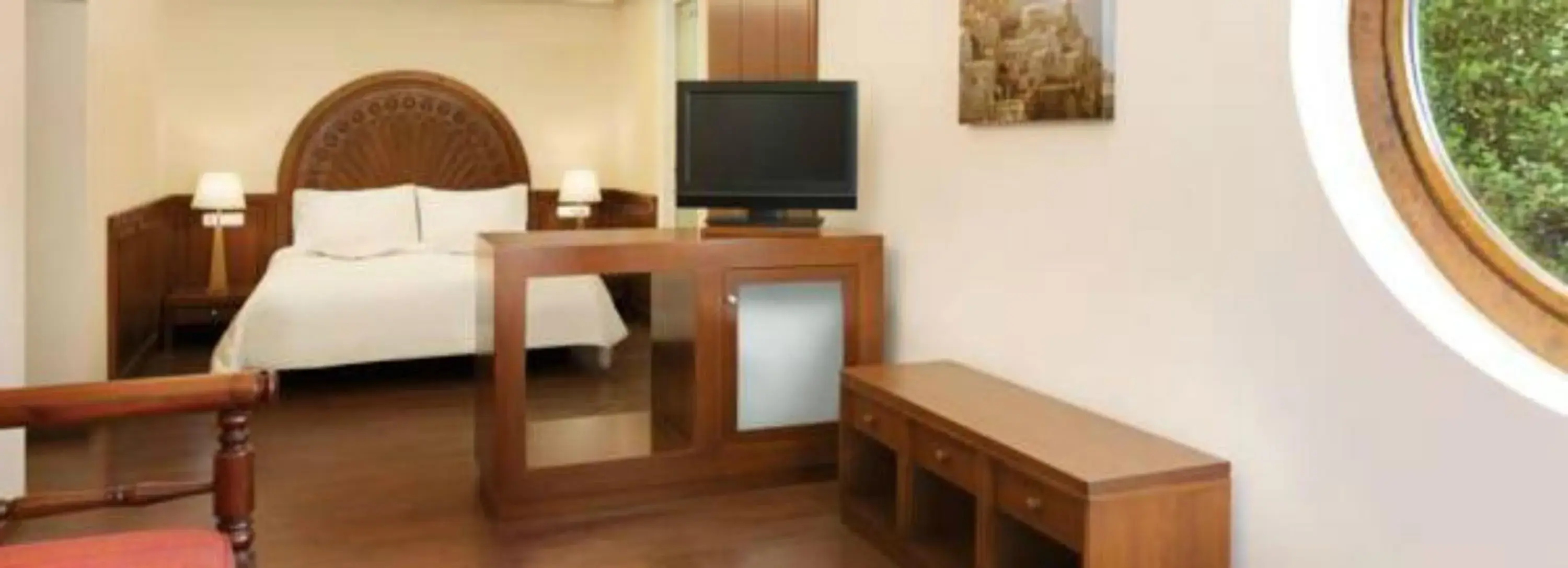 Bedroom, TV/Entertainment Center in Ramada Loutraki Poseidon Resort