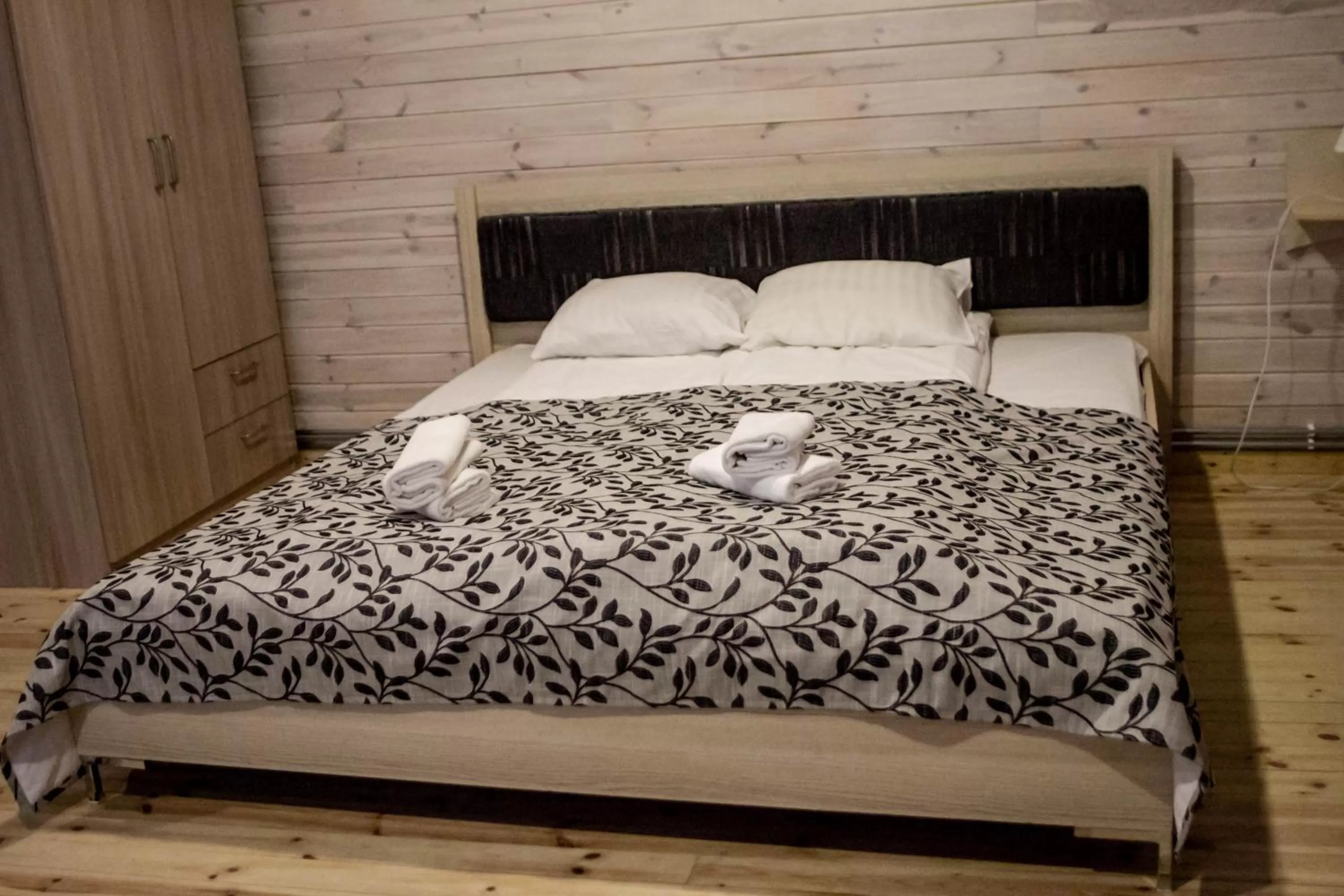 Photo of the whole room, Bed in Sunset Hotel