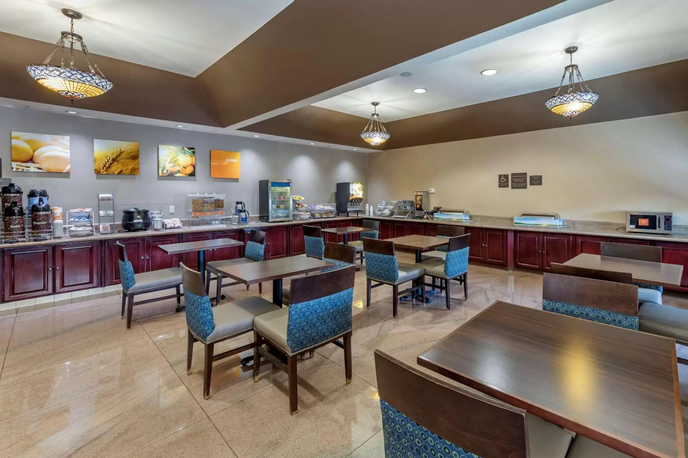 Restaurant/Places to Eat in Comfort Suites Redlands