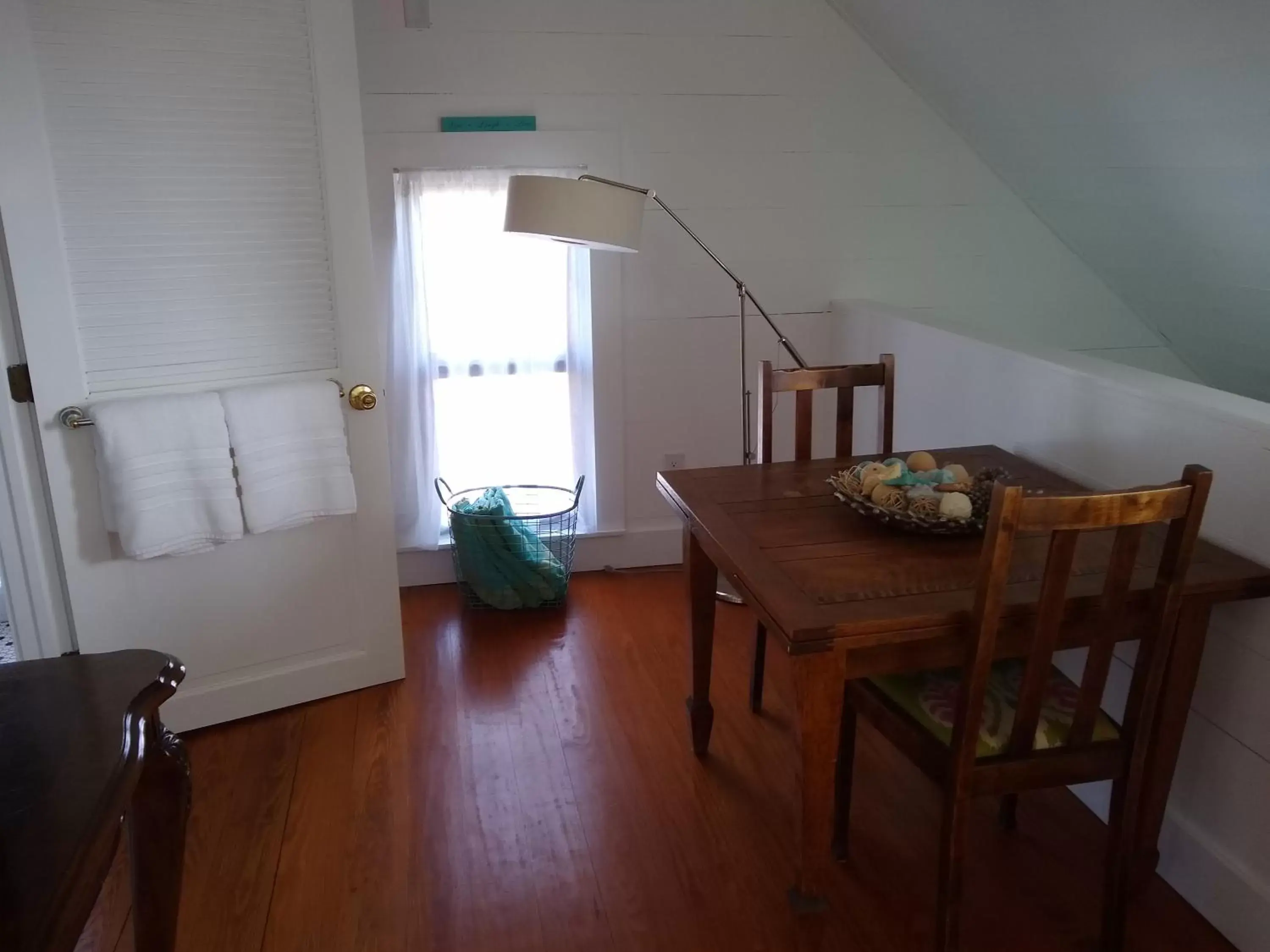 Dining Area in Surf Song Bed & Breakfast