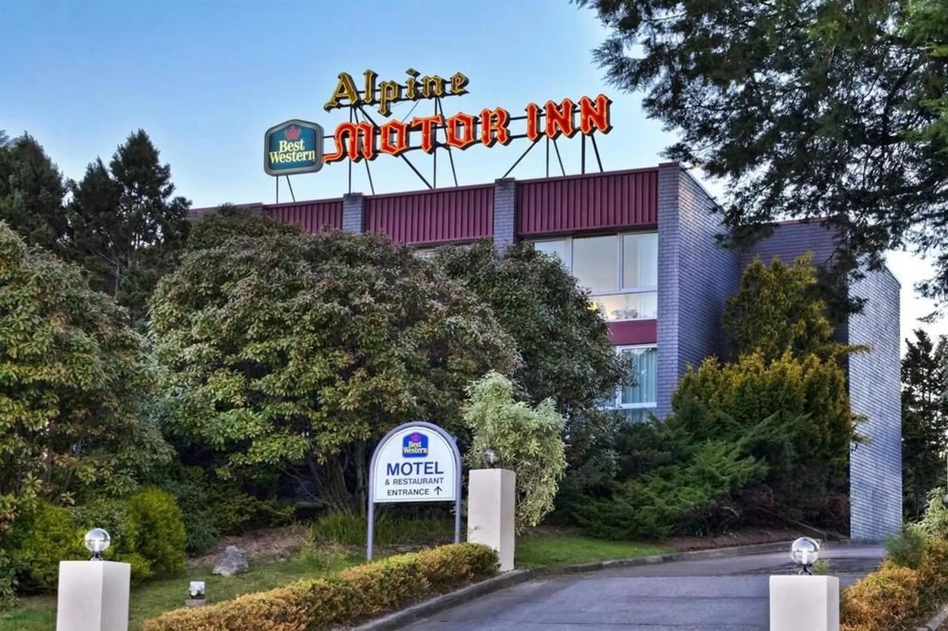 Facade/entrance in Alpine Motor Inn