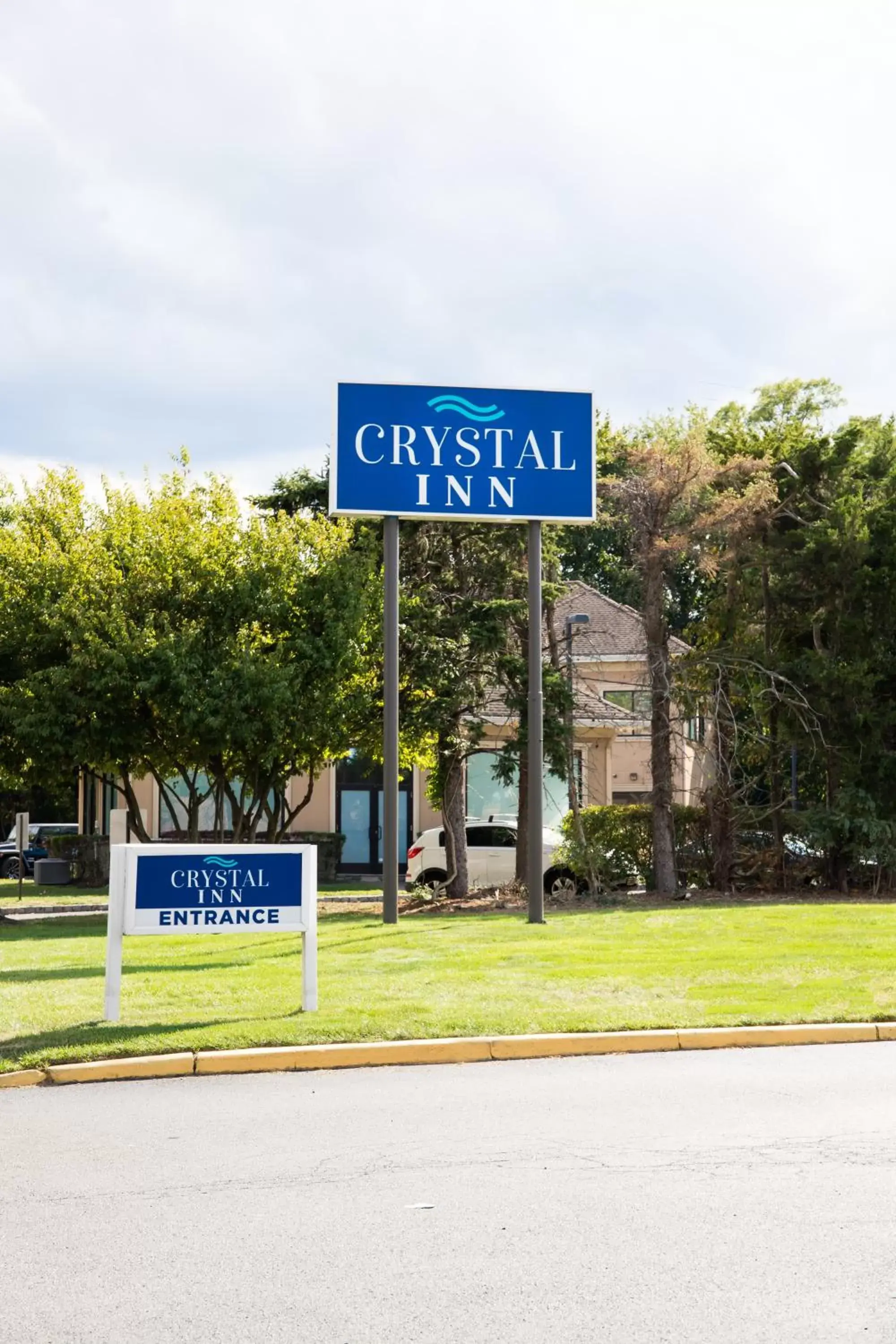 Property Logo/Sign in Crystal Inn Eatontown