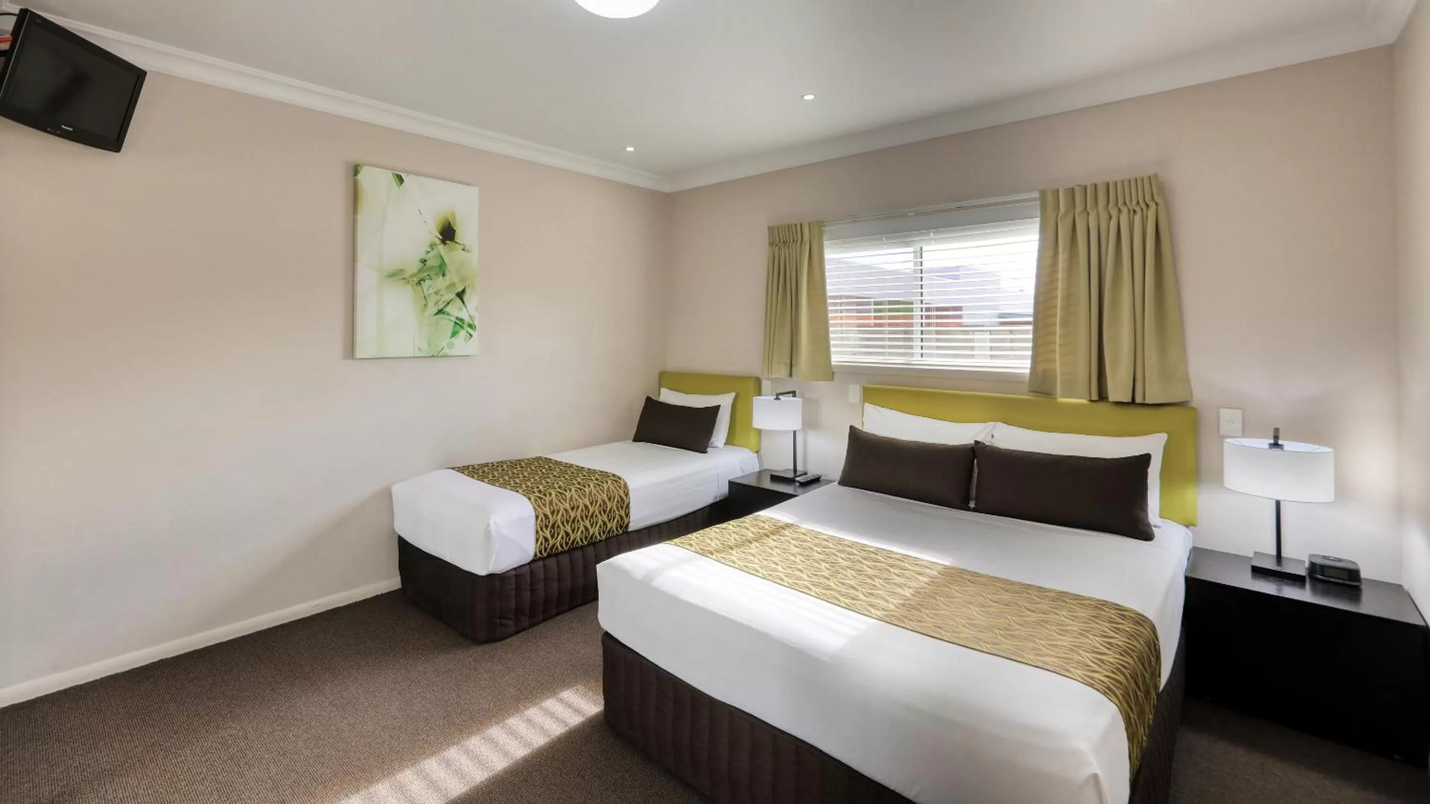 Bed in Drovers Motor Inn