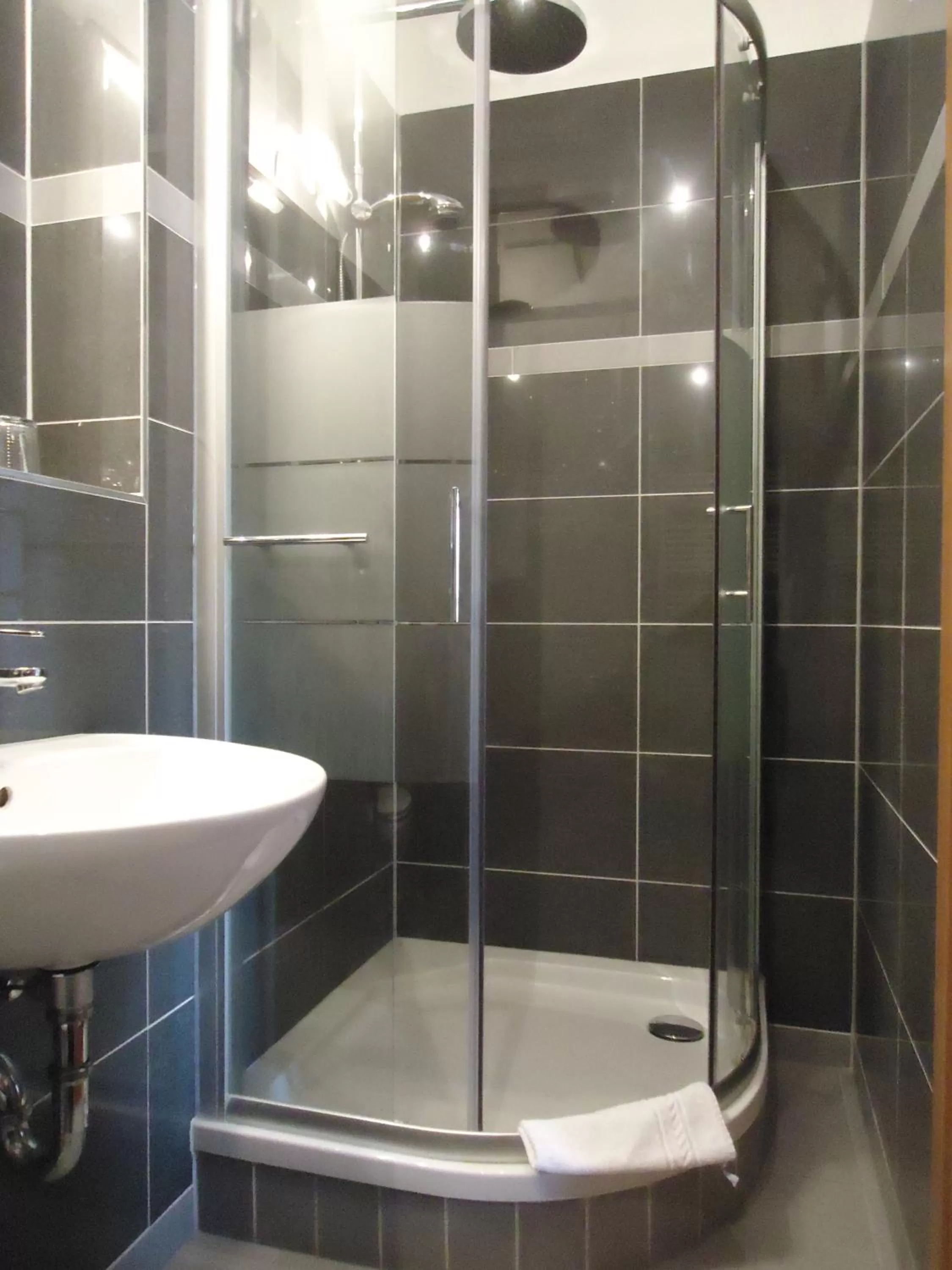 Bathroom in Hotel und Restaurant Haus Sajons