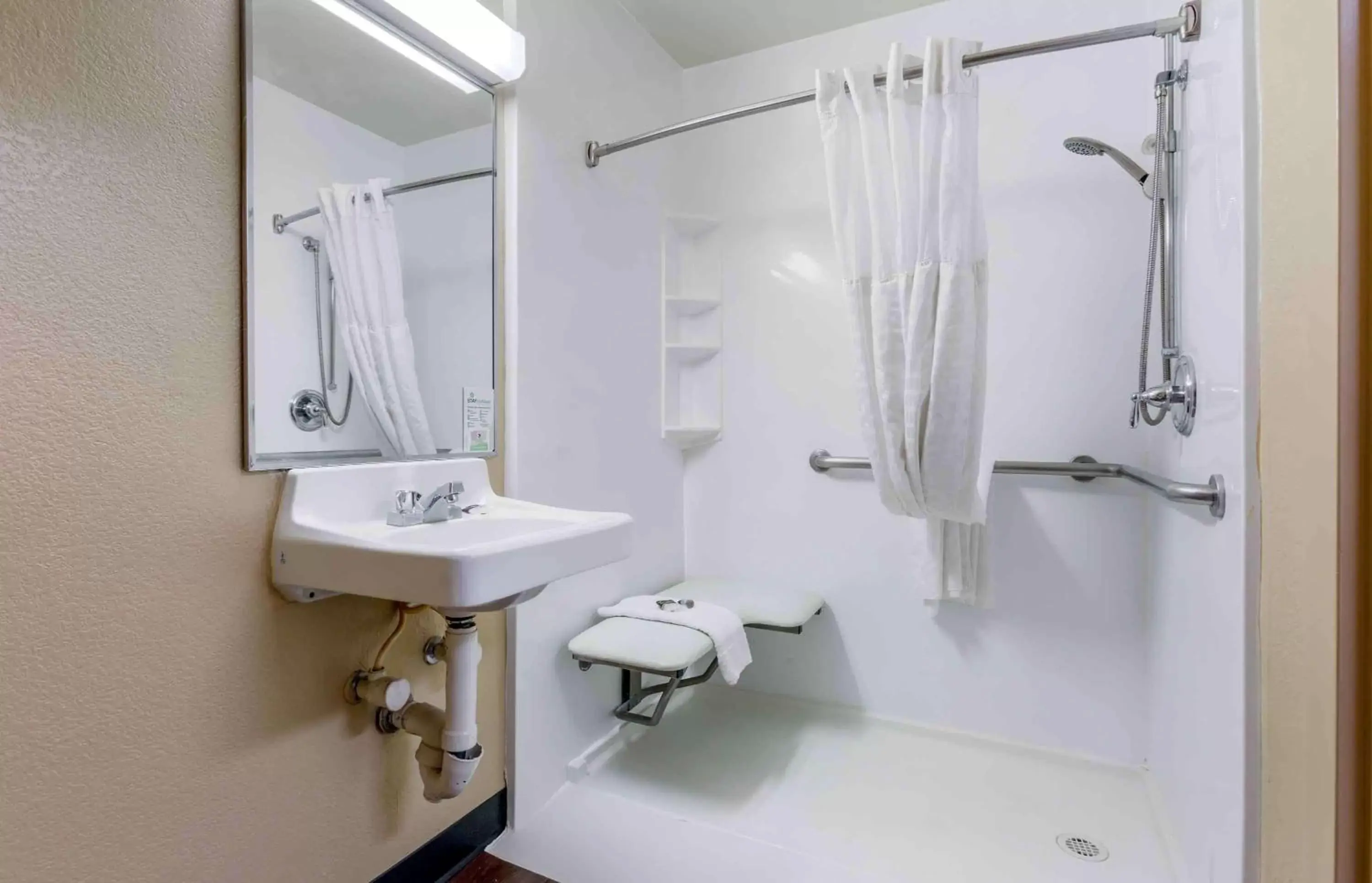 Bathroom in Extended Stay America Suites - Phoenix - Airport