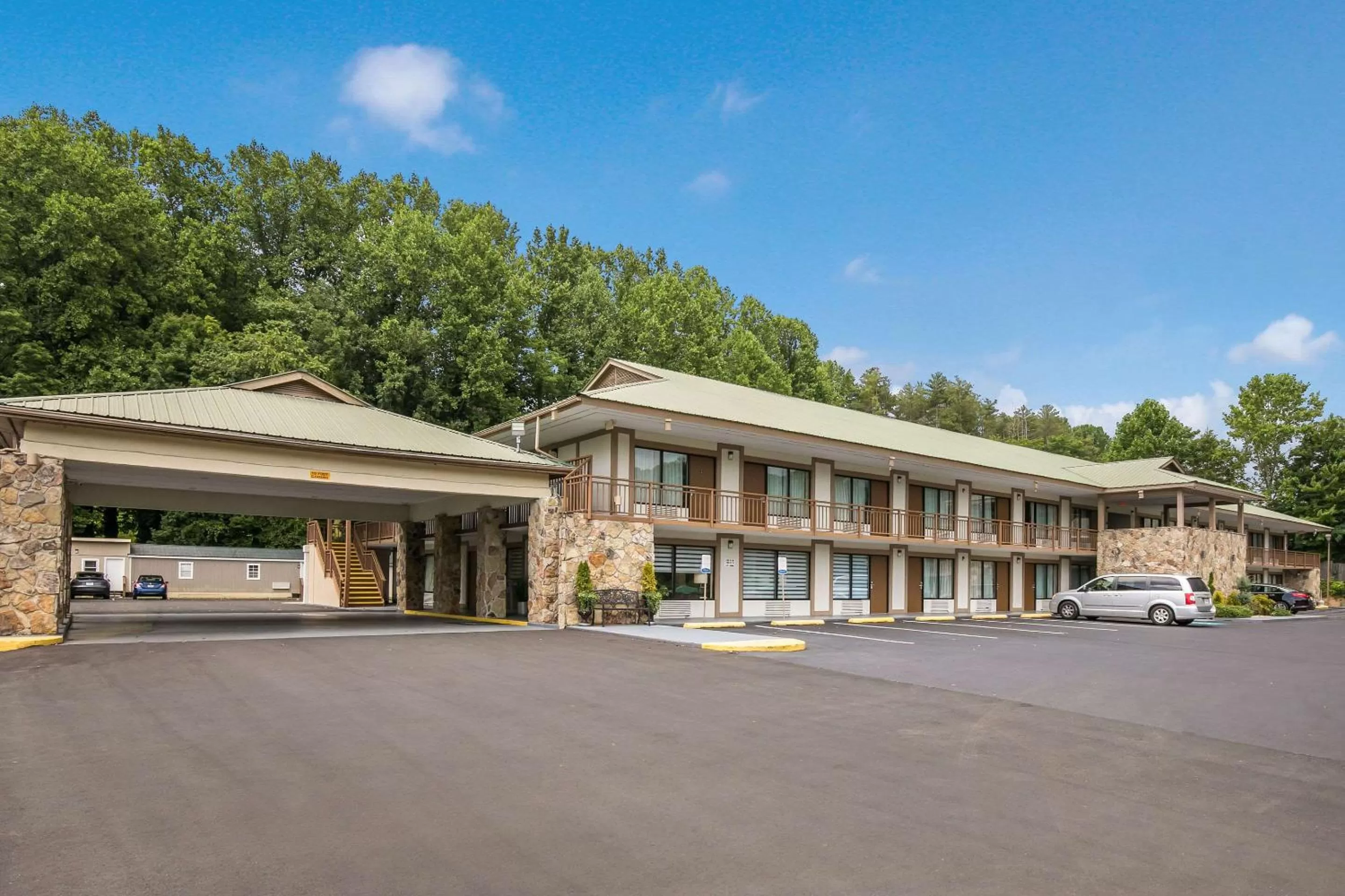 Property building in Quality Inn & Suites Mt Chalet