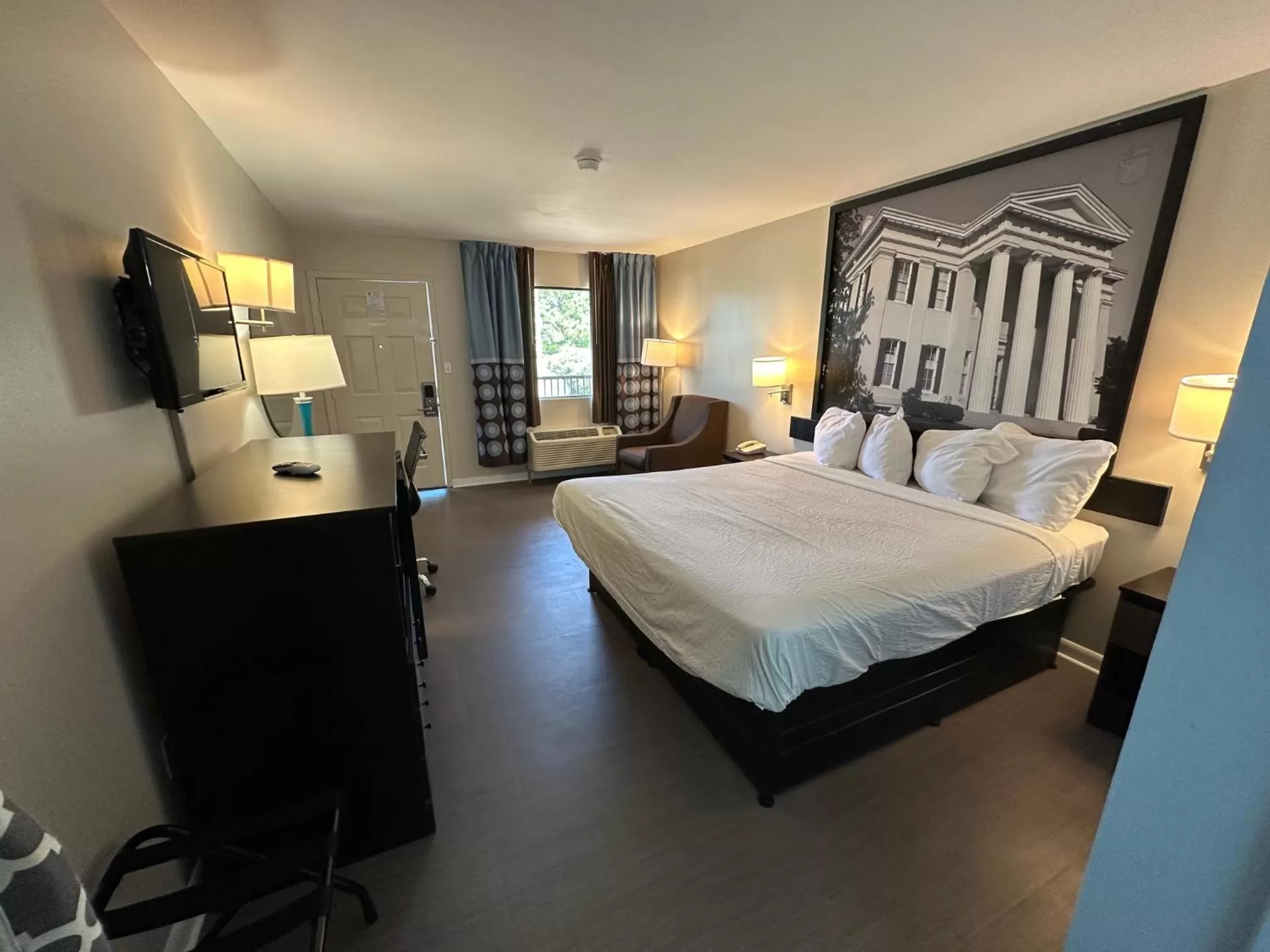 Bed in Super 8 by Wyndham Ocean Springs Biloxi