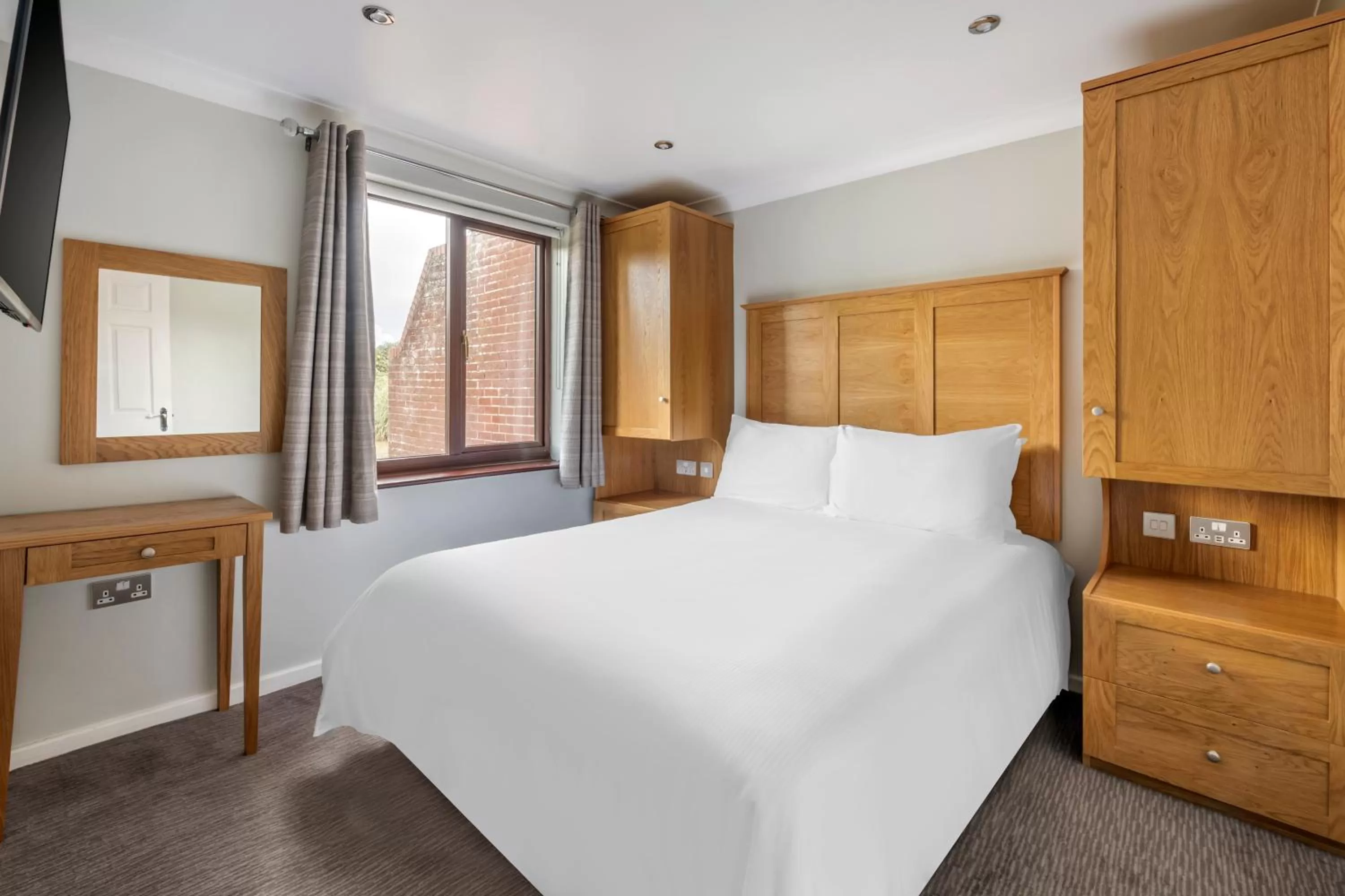 Bedroom, Bed in Cromer Country Club