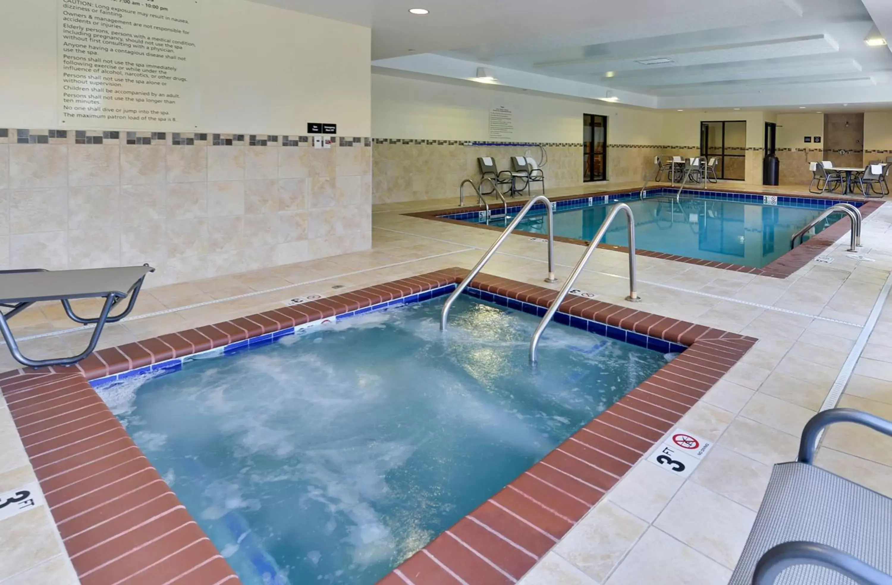 Hot Tub, Swimming Pool in Hampton Inn Iowa City/University Area