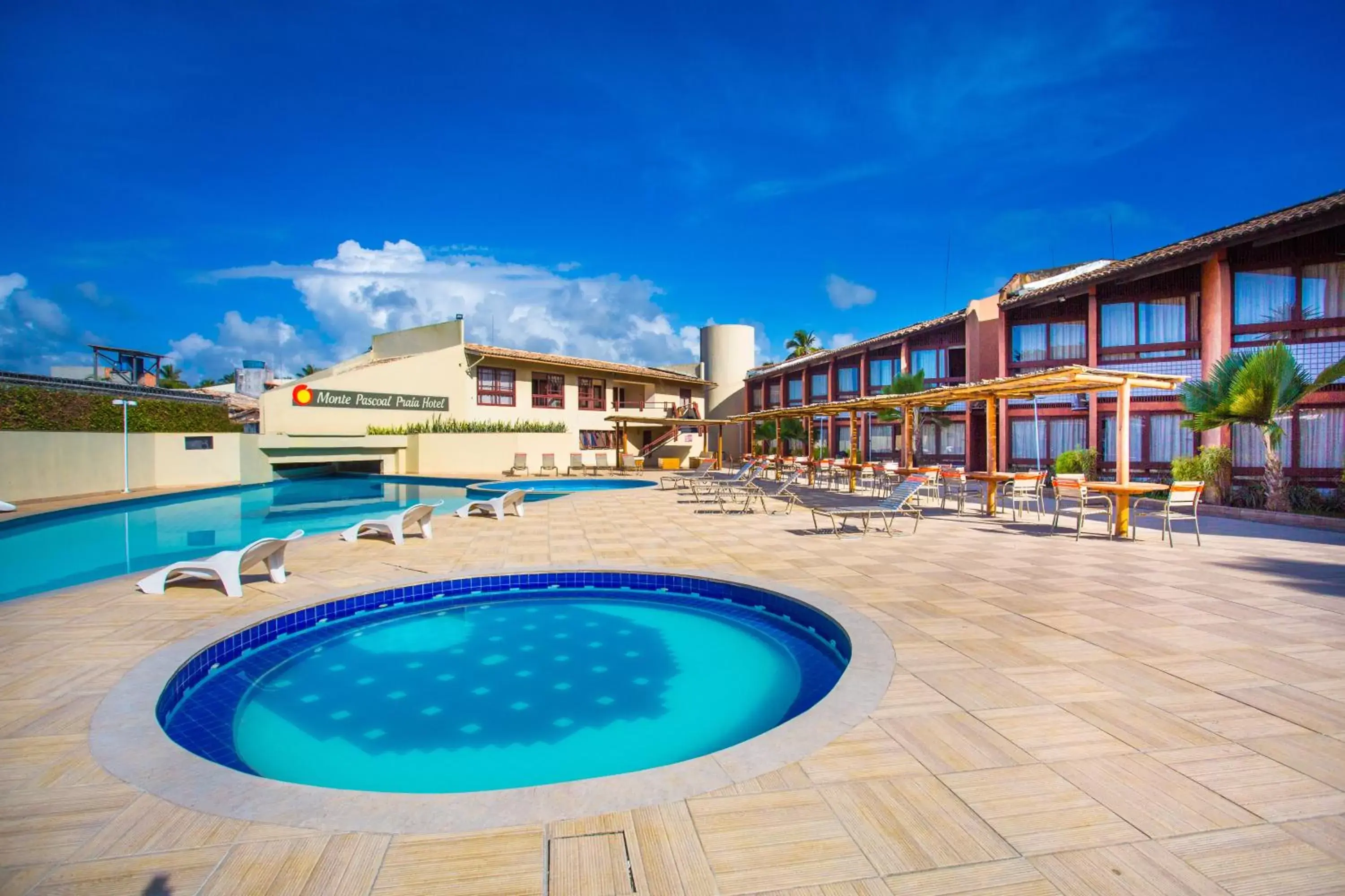 Swimming Pool in Monte Pascoal Praia Hotel