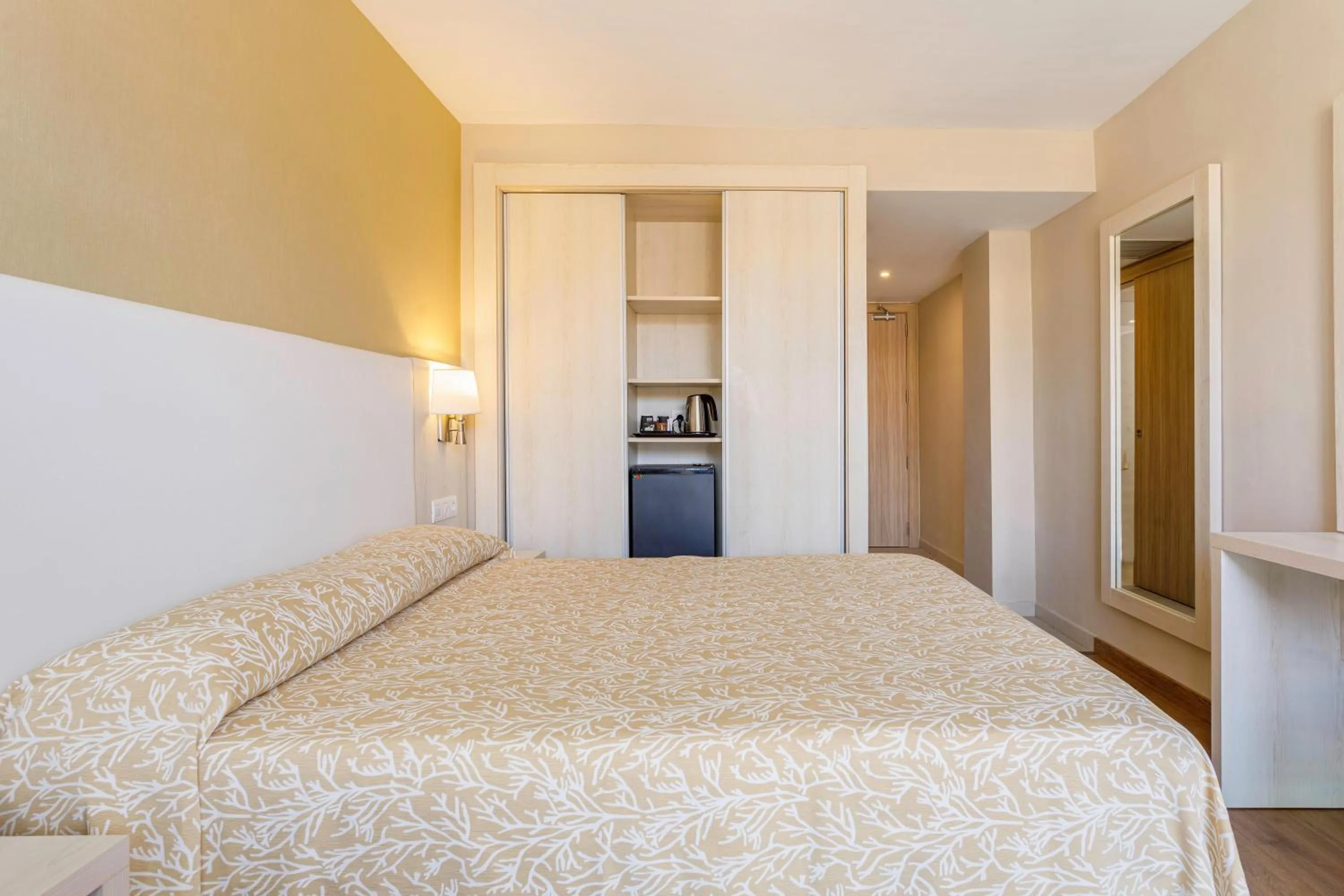 Photo of the whole room, Bed in Hotel Best Maritim