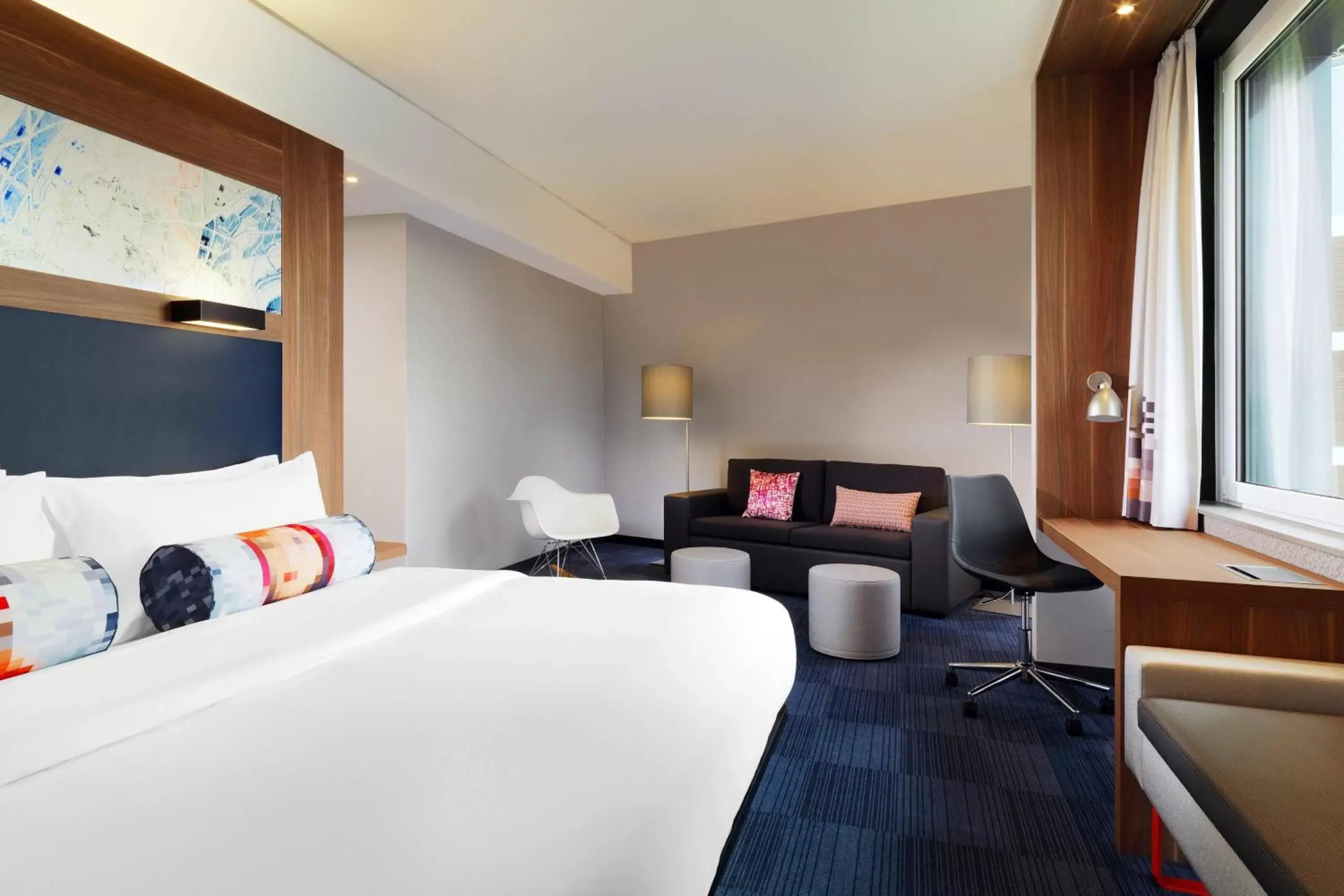 Photo of the whole room, Bed in Aloft Stuttgart