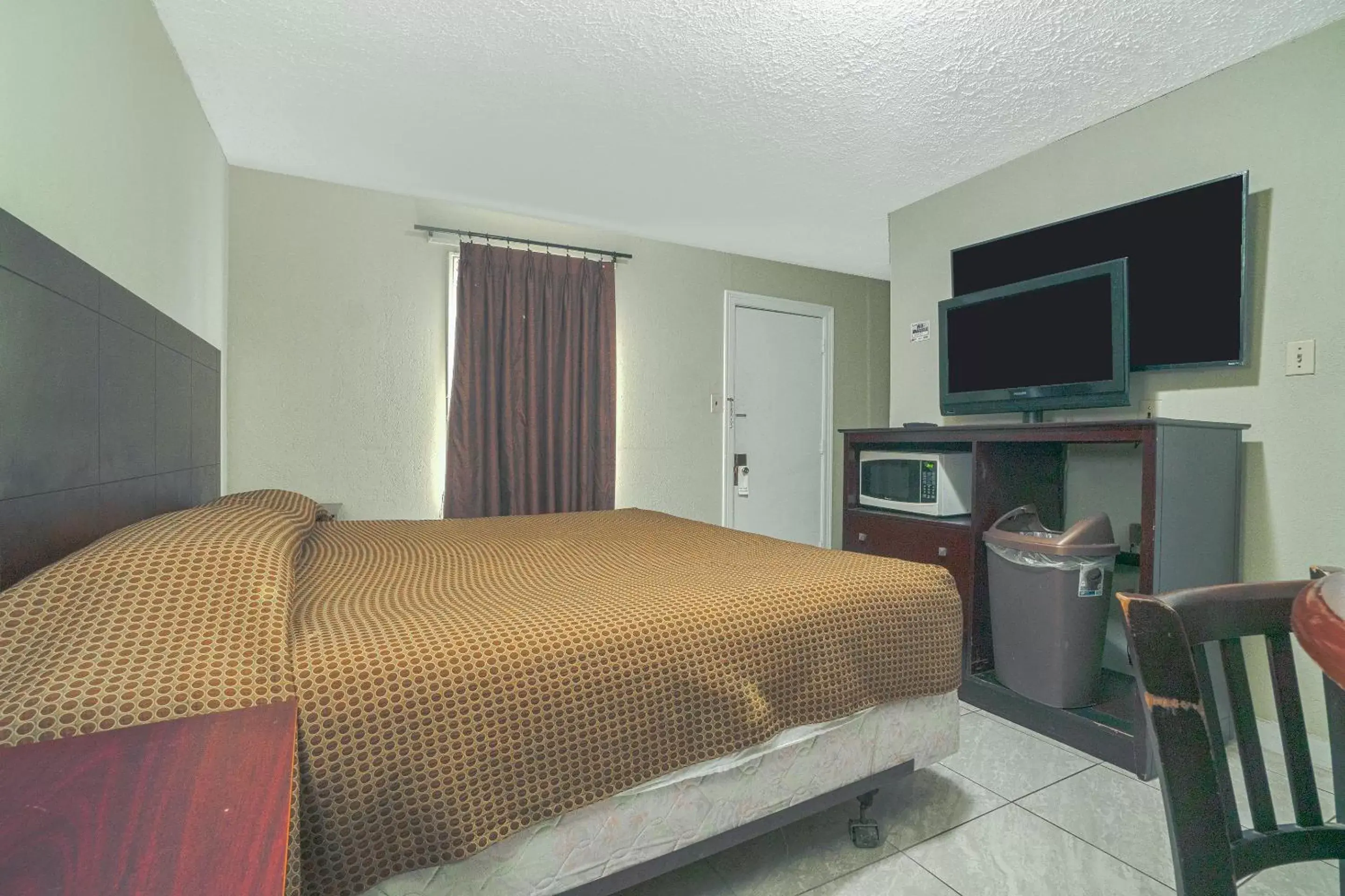 Bedroom, Bed in Texana Inn Edna By OYO