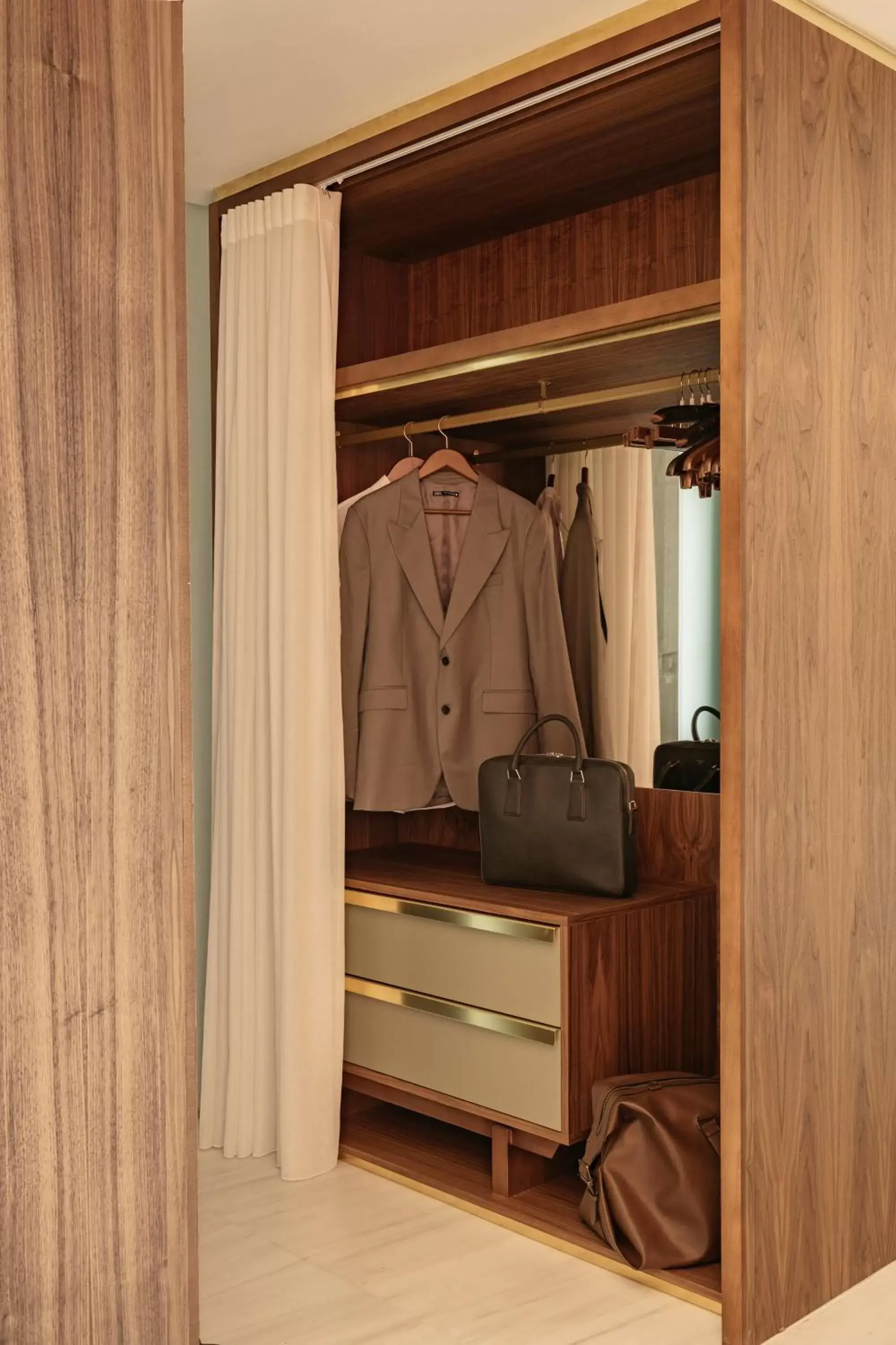 wardrobe in Hotel Colón Gran Meliá - The Leading Hotels of the World