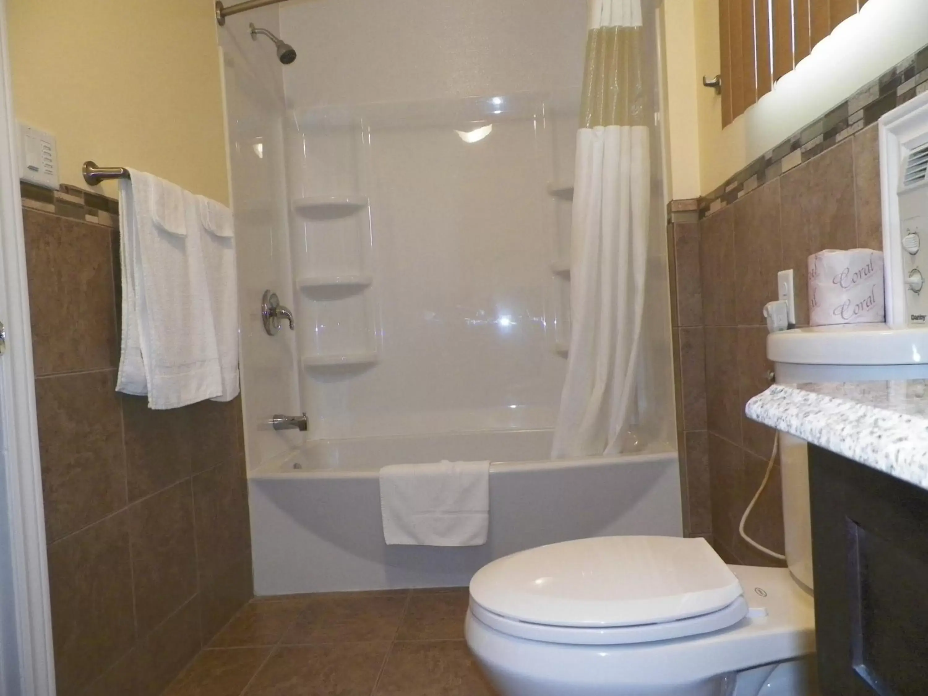 Bathroom in Sunparlor Motel