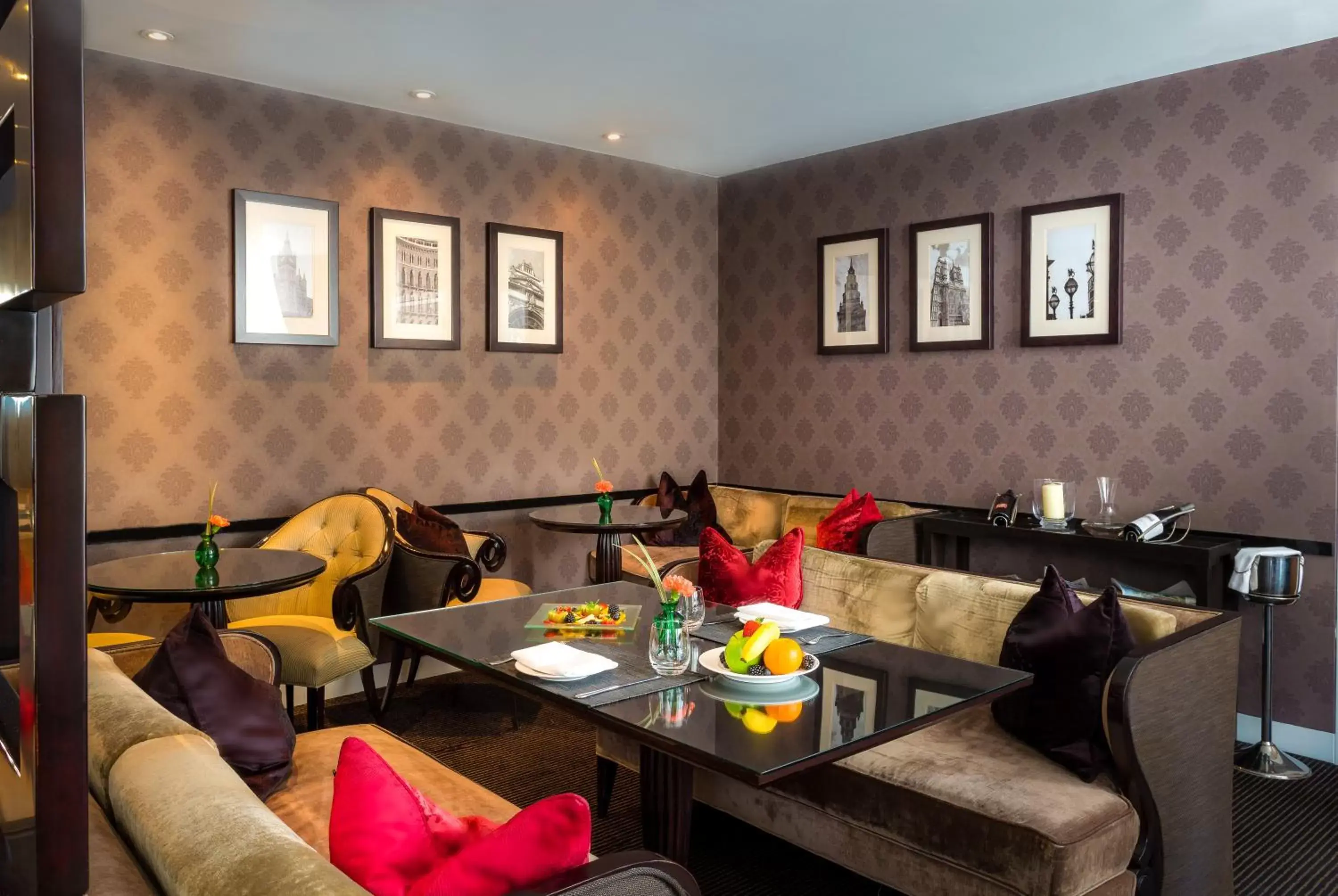 Restaurant/places to eat in Ten Manchester Street Hotel
