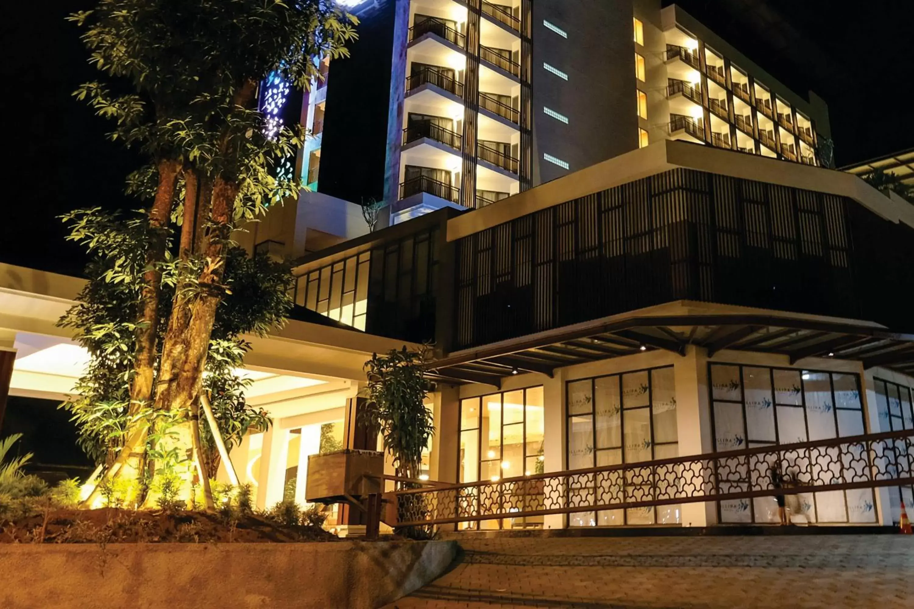 Facade/entrance in ILLIRA Hotel Banyuwangi Facade/entrance in ILLIRA Hotel Banyuwangi