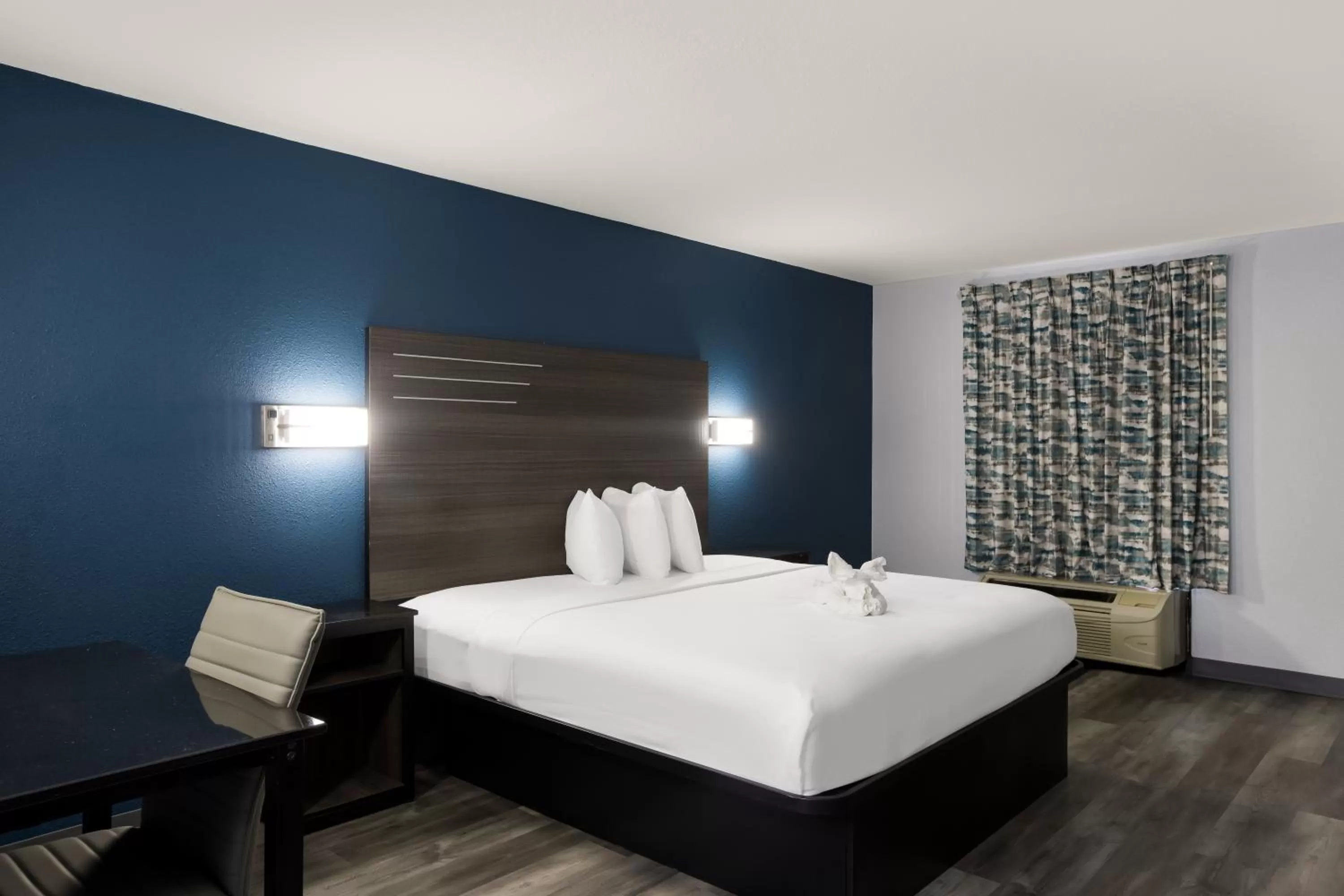 Bed in Suburban Studios Hinesville - Fort Stewart Area