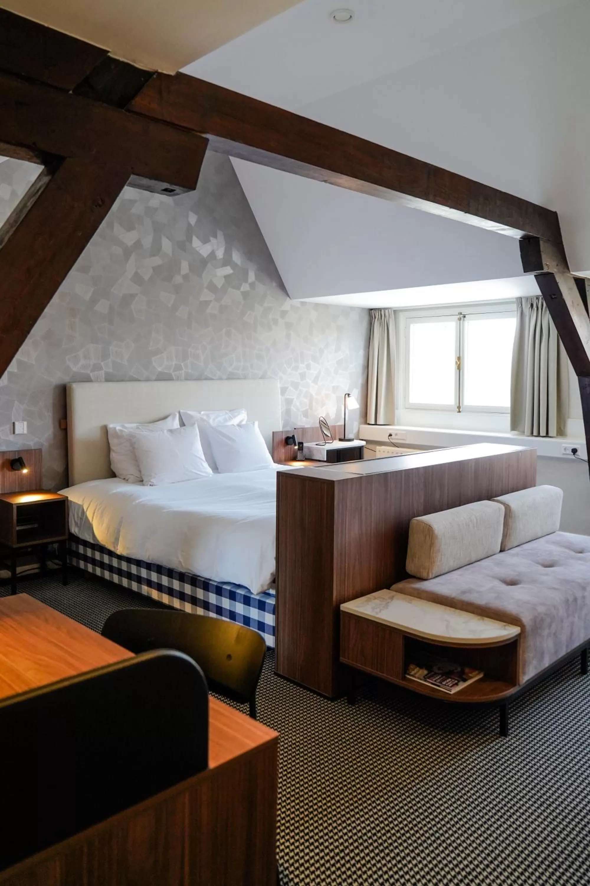 Photo of the whole room, Bed in Central Park Voorburg - Relais & Chateaux