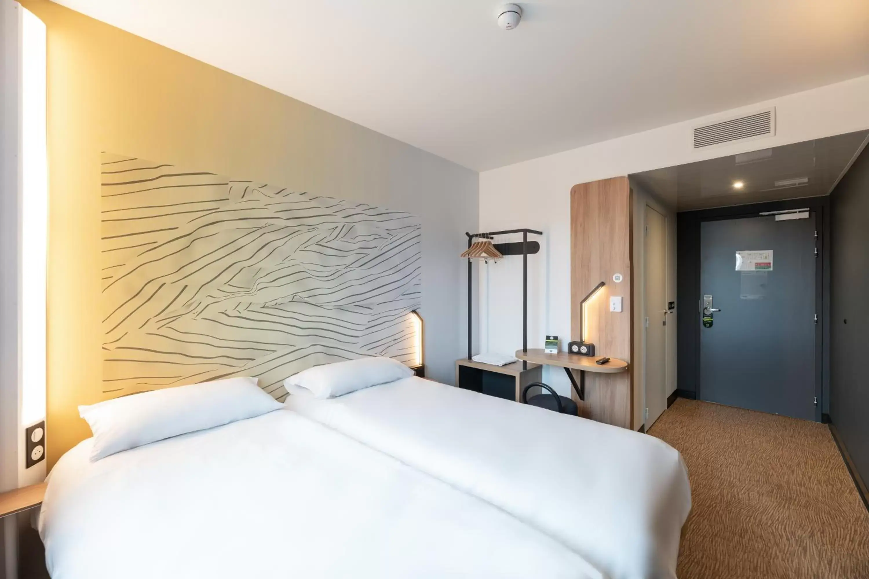 Bedroom, Bed in B&B HOTELS Bourg-en-Bresse Viriat