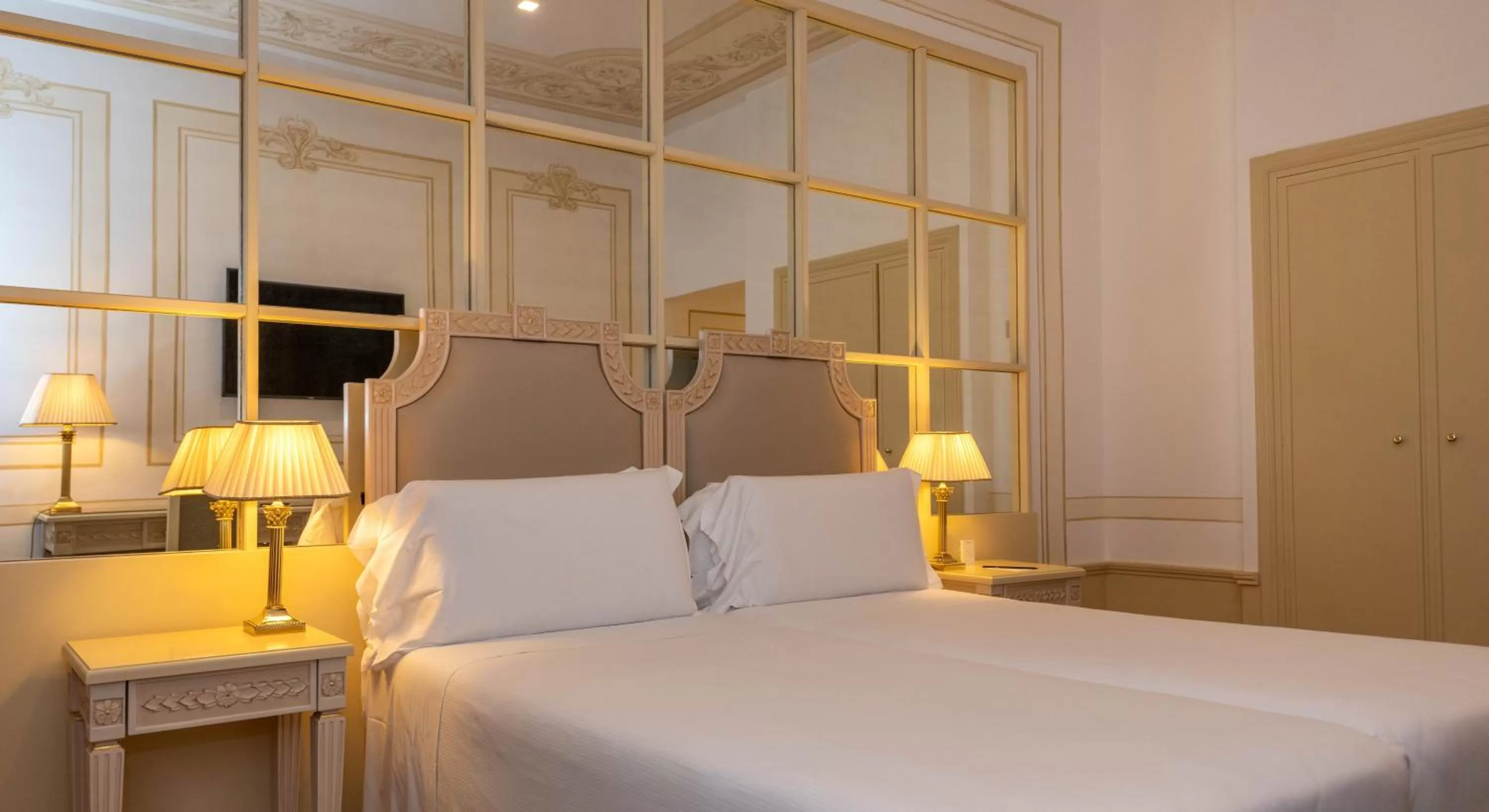 Bed in Radisson Blu GHR Rome