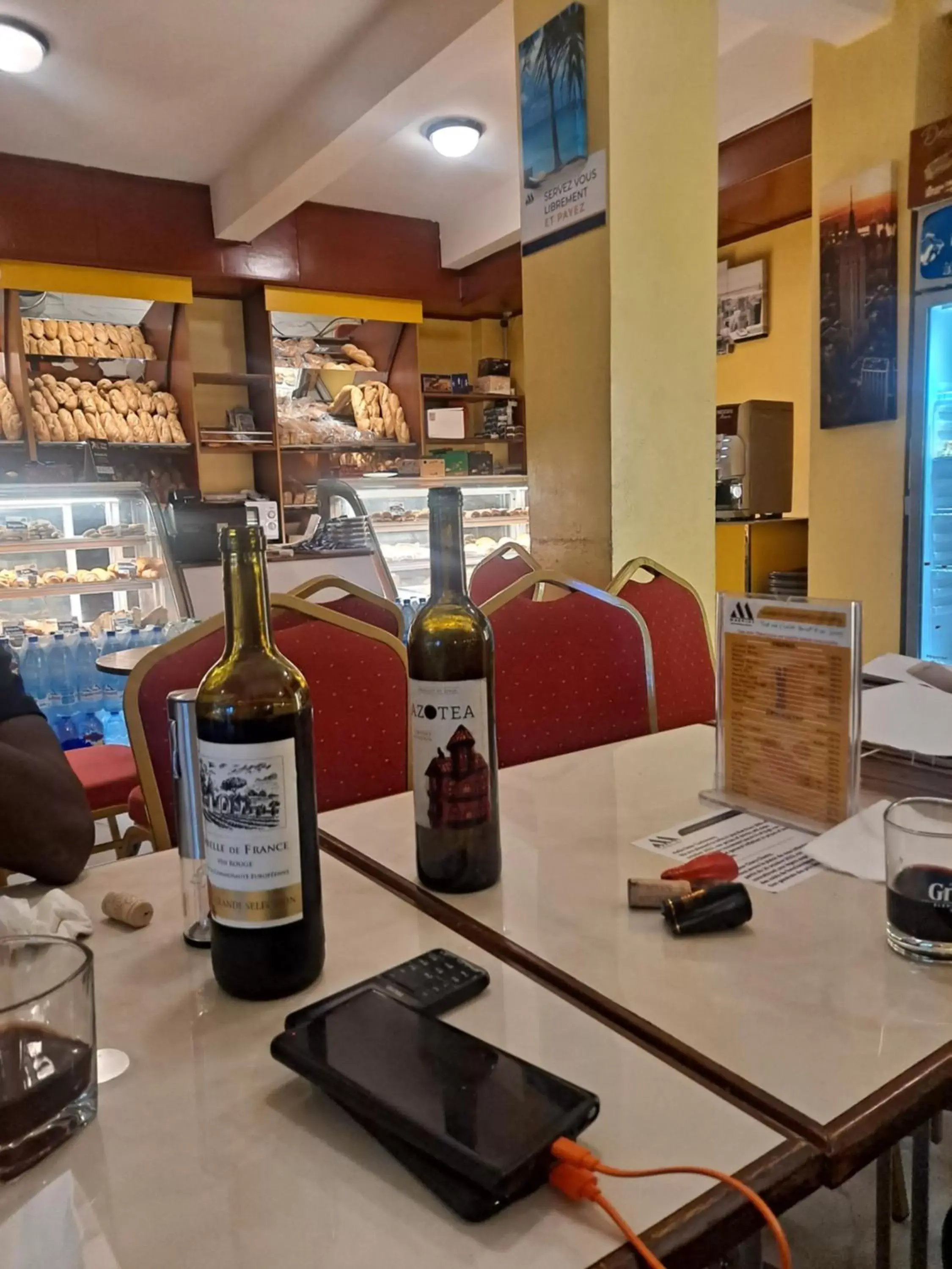 Restaurant/places to eat in Marriot Metropolitan Hotel Restaurant/places to eat in Marriot Metropolitan Hotel