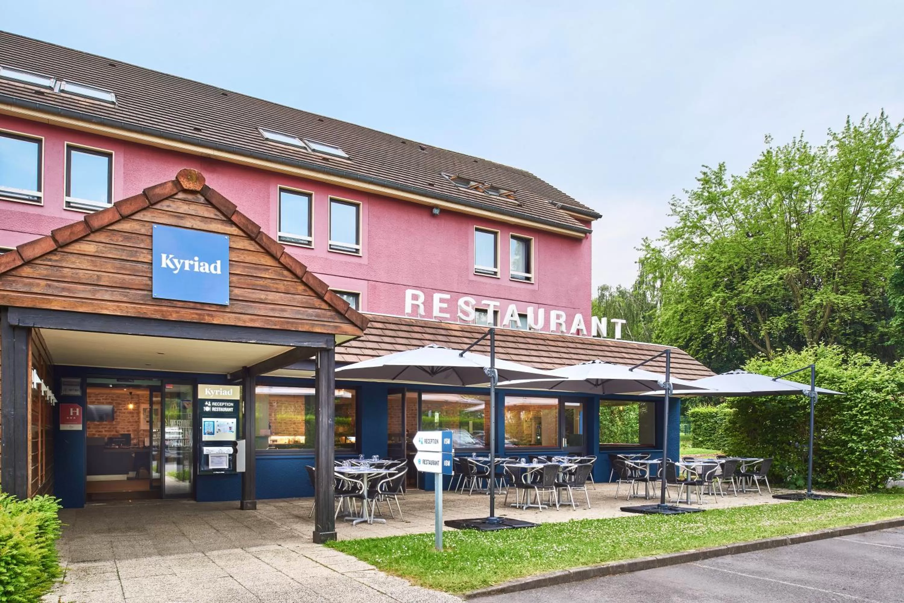Patio in Kyriad Lille - Mons en Baroeul
