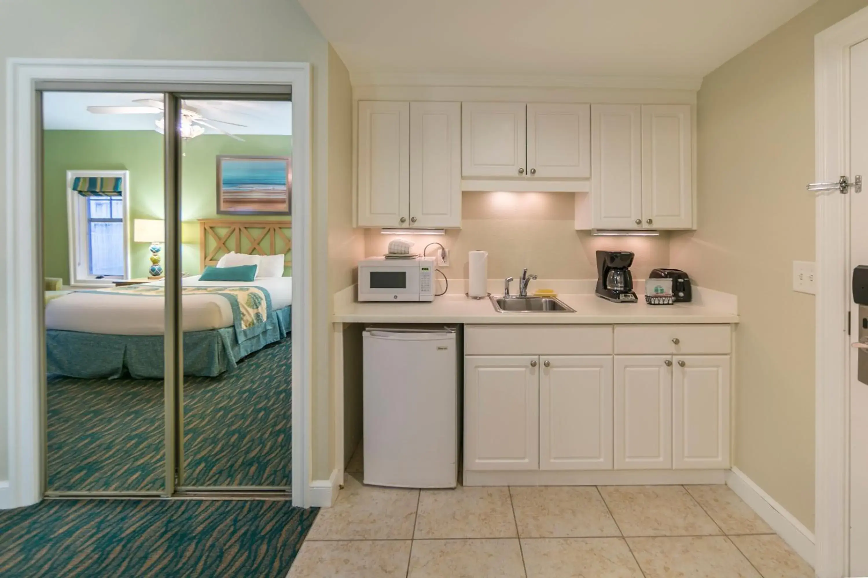 Photo of the whole room, Kitchen/Kitchenette in Holiday Inn Club Vacations South Beach Resort, an IHG Hotel