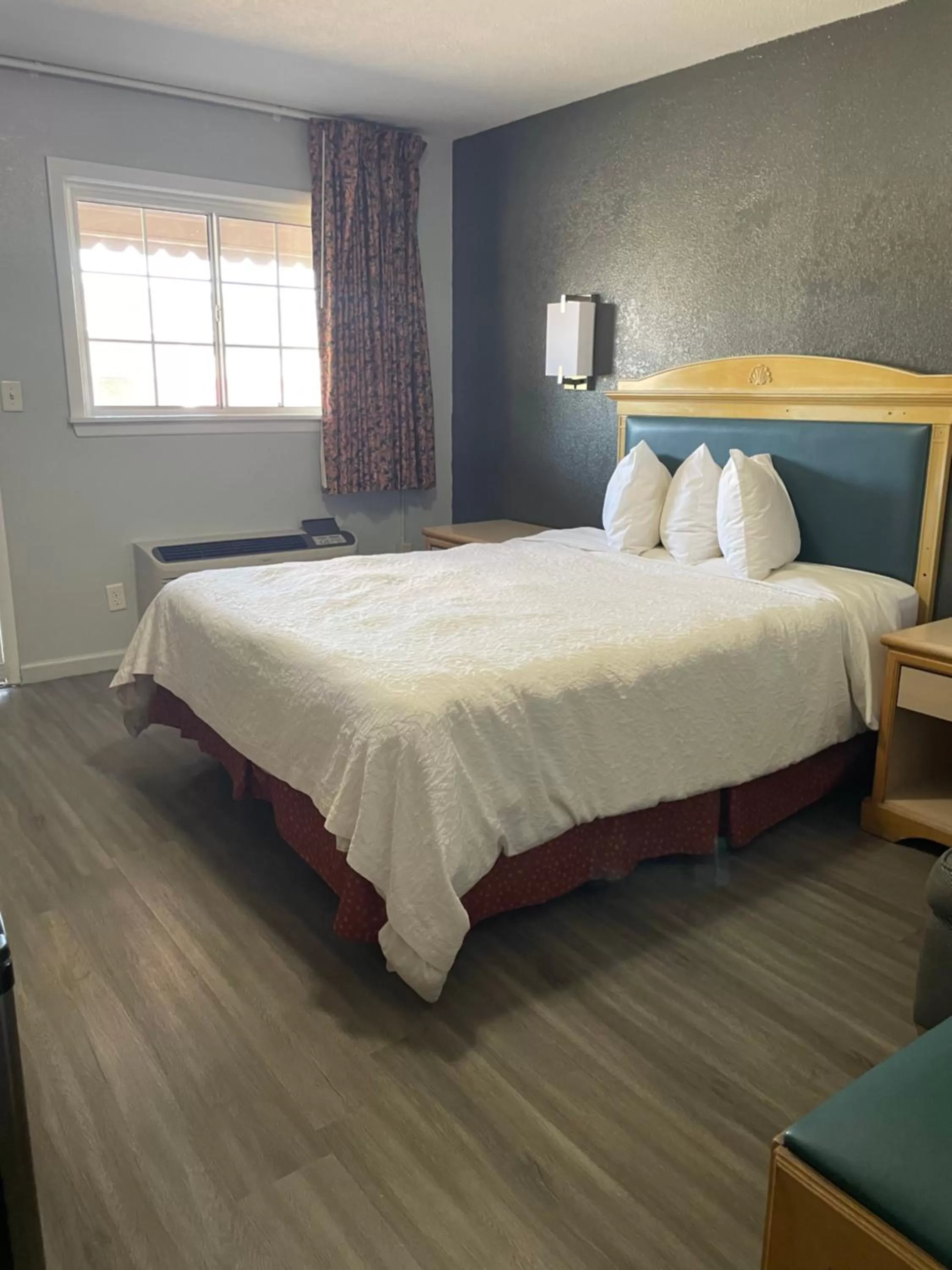 Bed in Stratford Inn