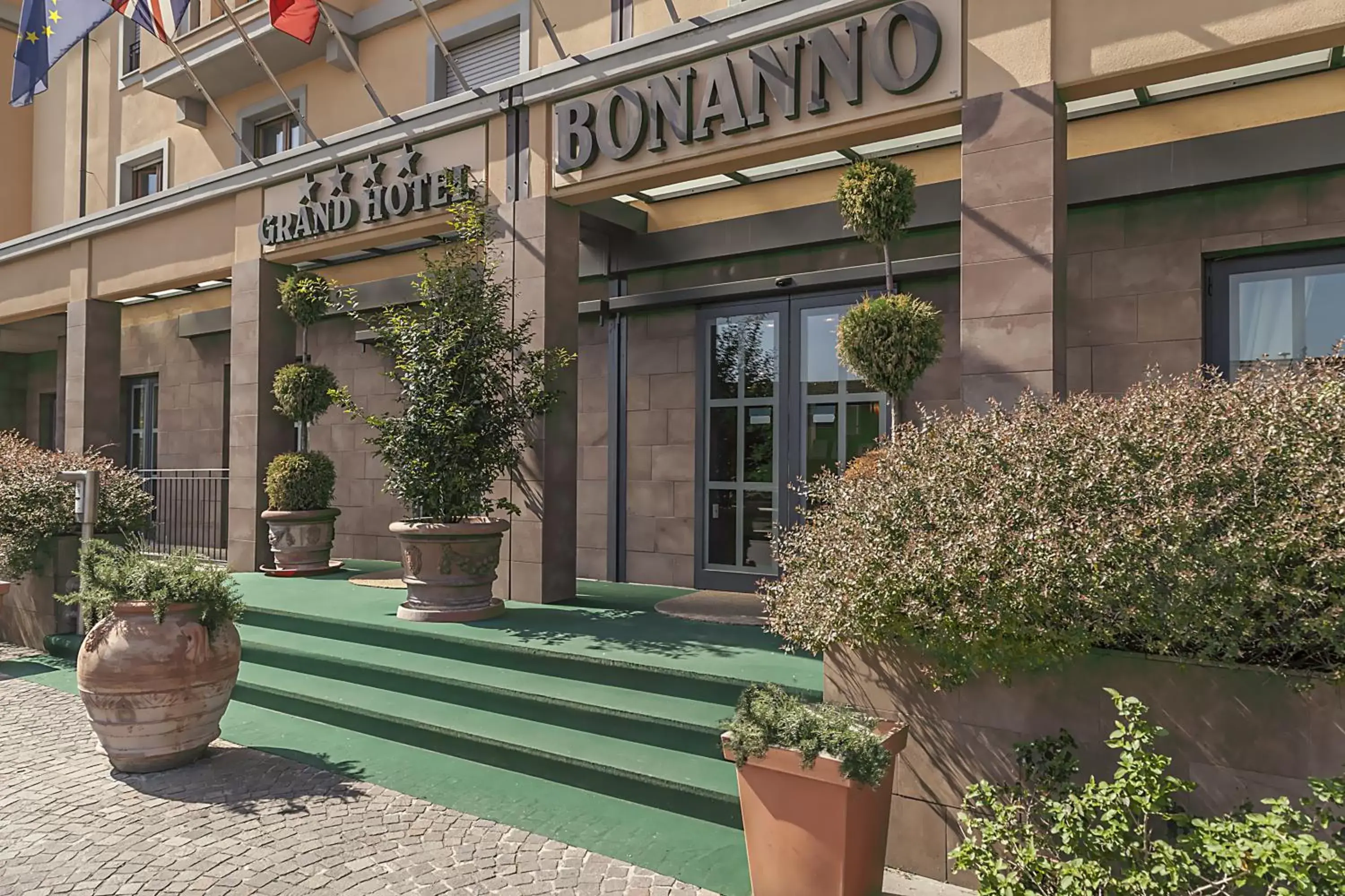 Facade/entrance in Grand Hotel Bonanno