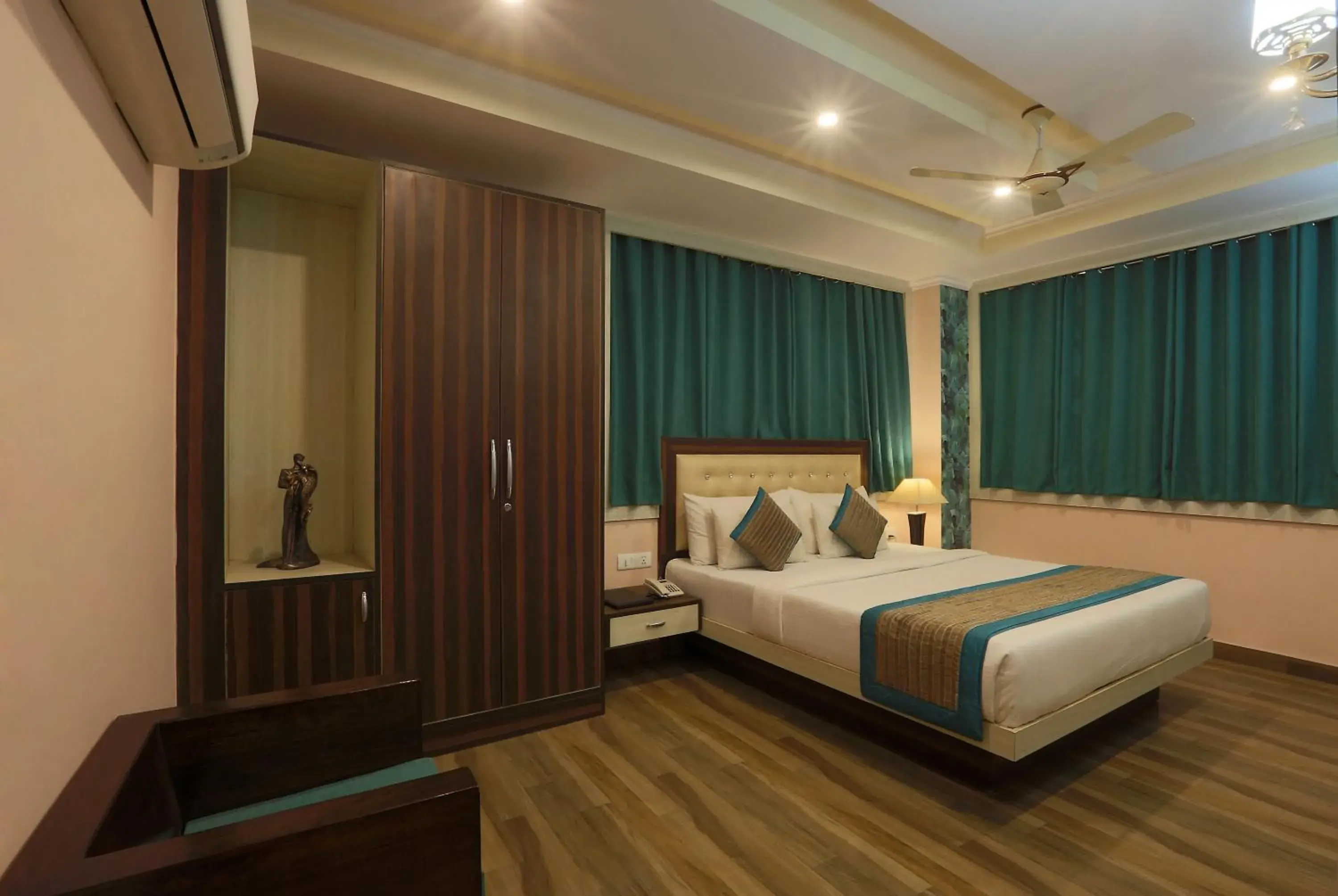 Bedroom, Bed in Hotel Castle Blue
