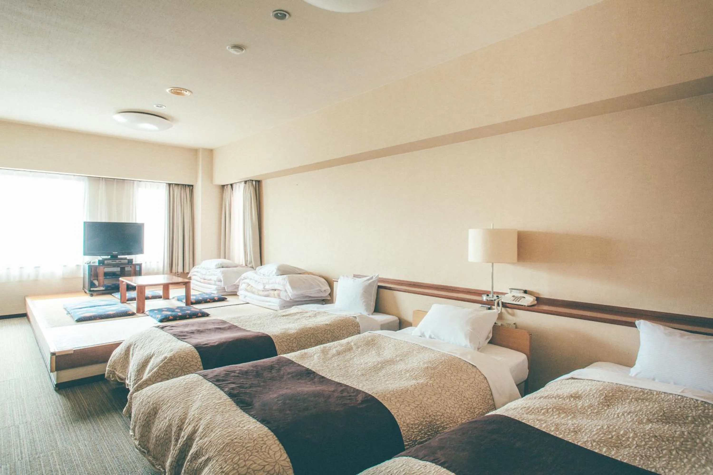 Bed in Kanazawa Kokusai Hotel